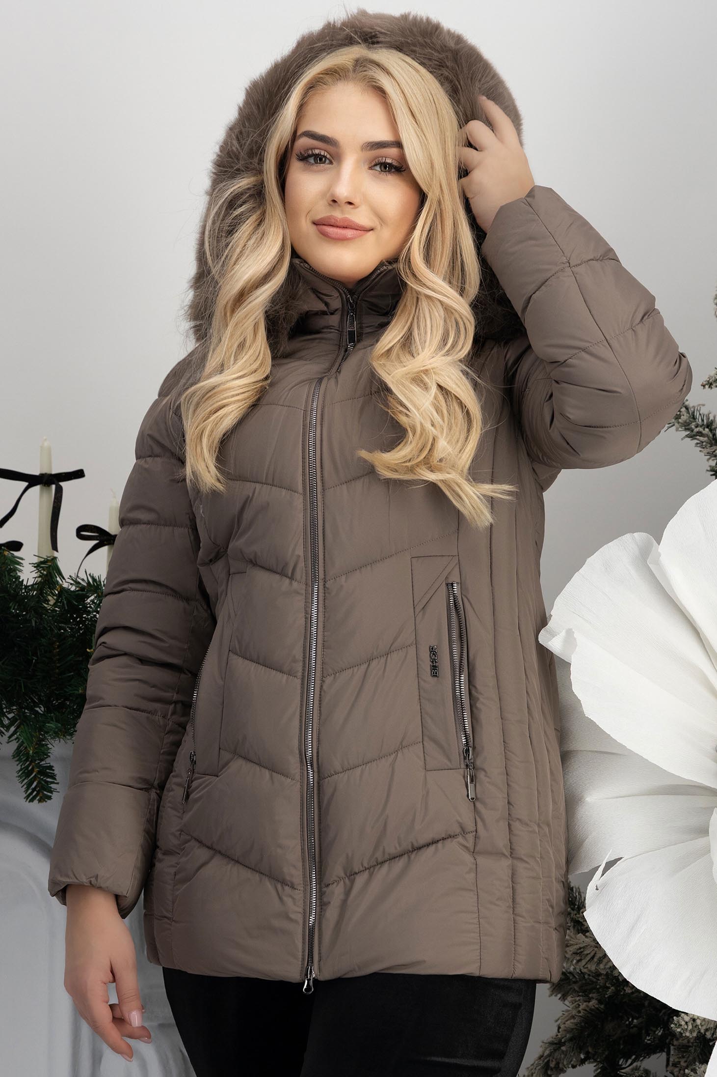 Geaca din fas bej scurta cu buzunare laterale si gluga imblanita detasabila 3 - StarShinerS.ro