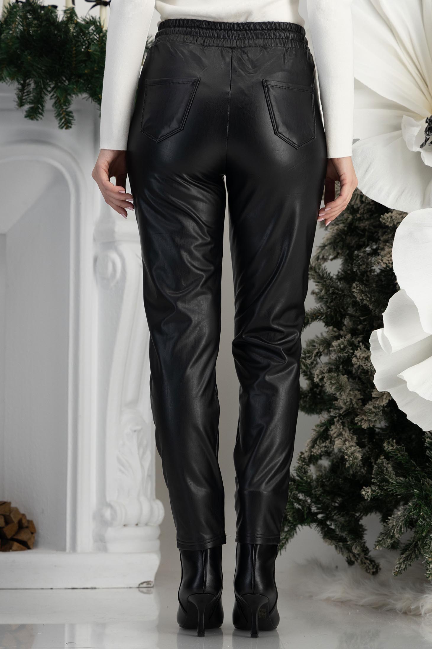 Pantaloni din piele ecologica negri conici cu buzunare laterale 5 - StarShinerS.ro