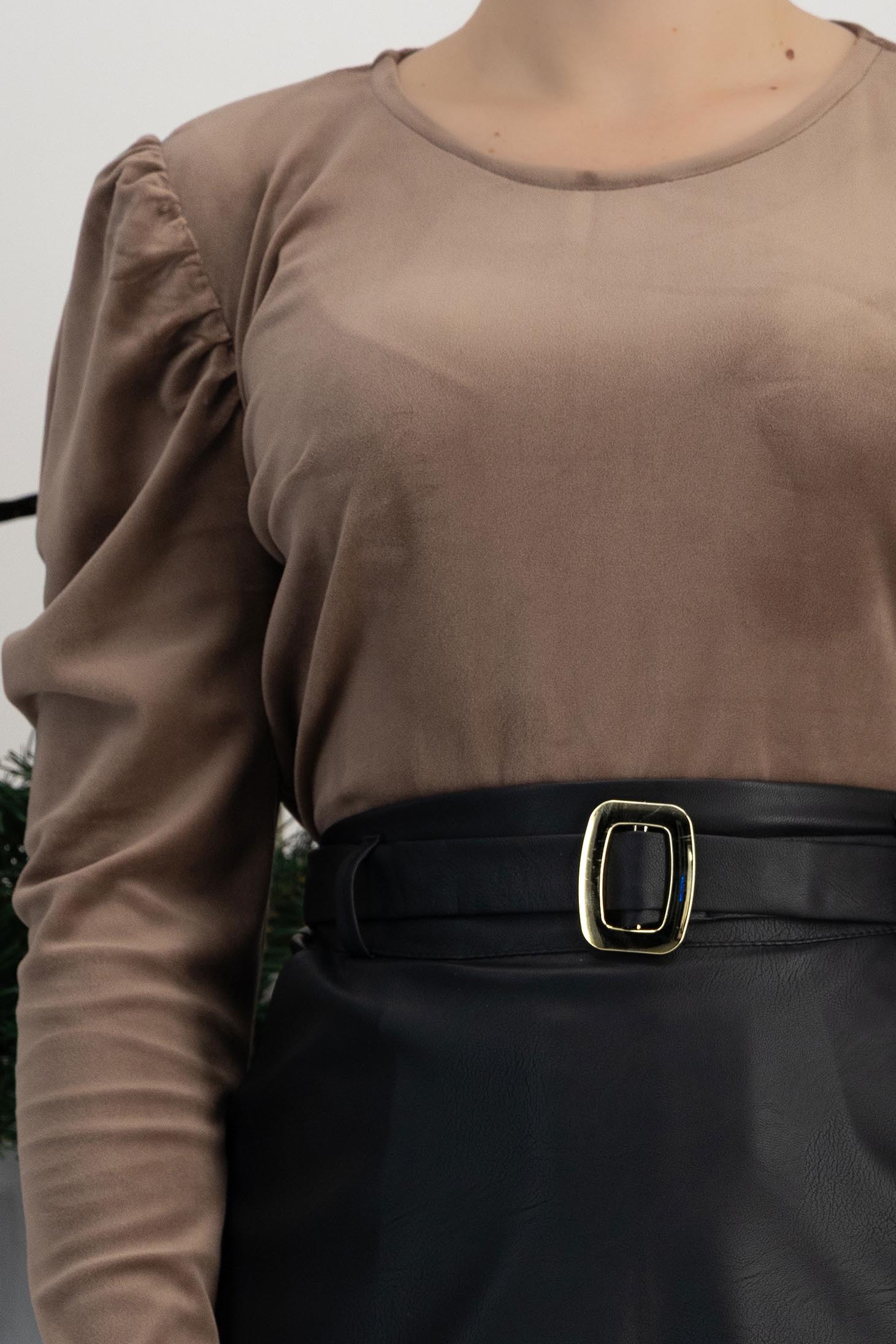 Bluza dama din catifea bej cu un croi drept si umeri bufanti - StarShinerS 4 - StarShinerS.ro