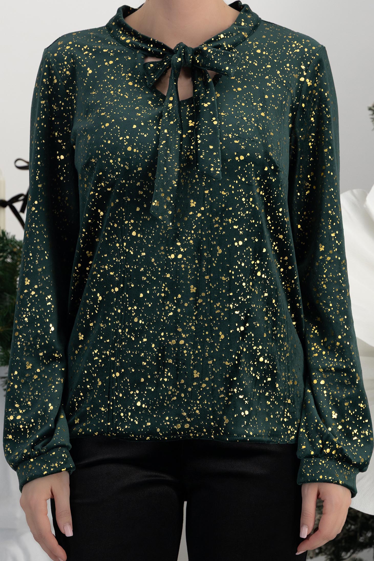 Bluza din catifea verde cu insertii aurii cu un croi larg si guler tip esarfa  - StarShinerS 5 - StarShinerS.ro