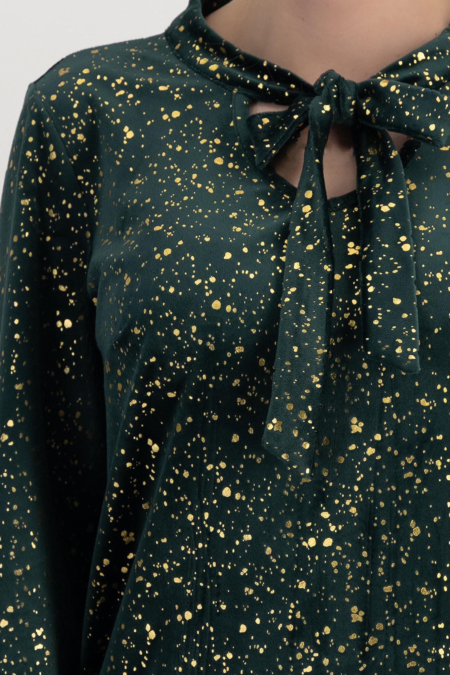 Bluza din catifea verde cu insertii aurii cu un croi larg si guler tip esarfa  - StarShinerS 4 - StarShinerS.ro