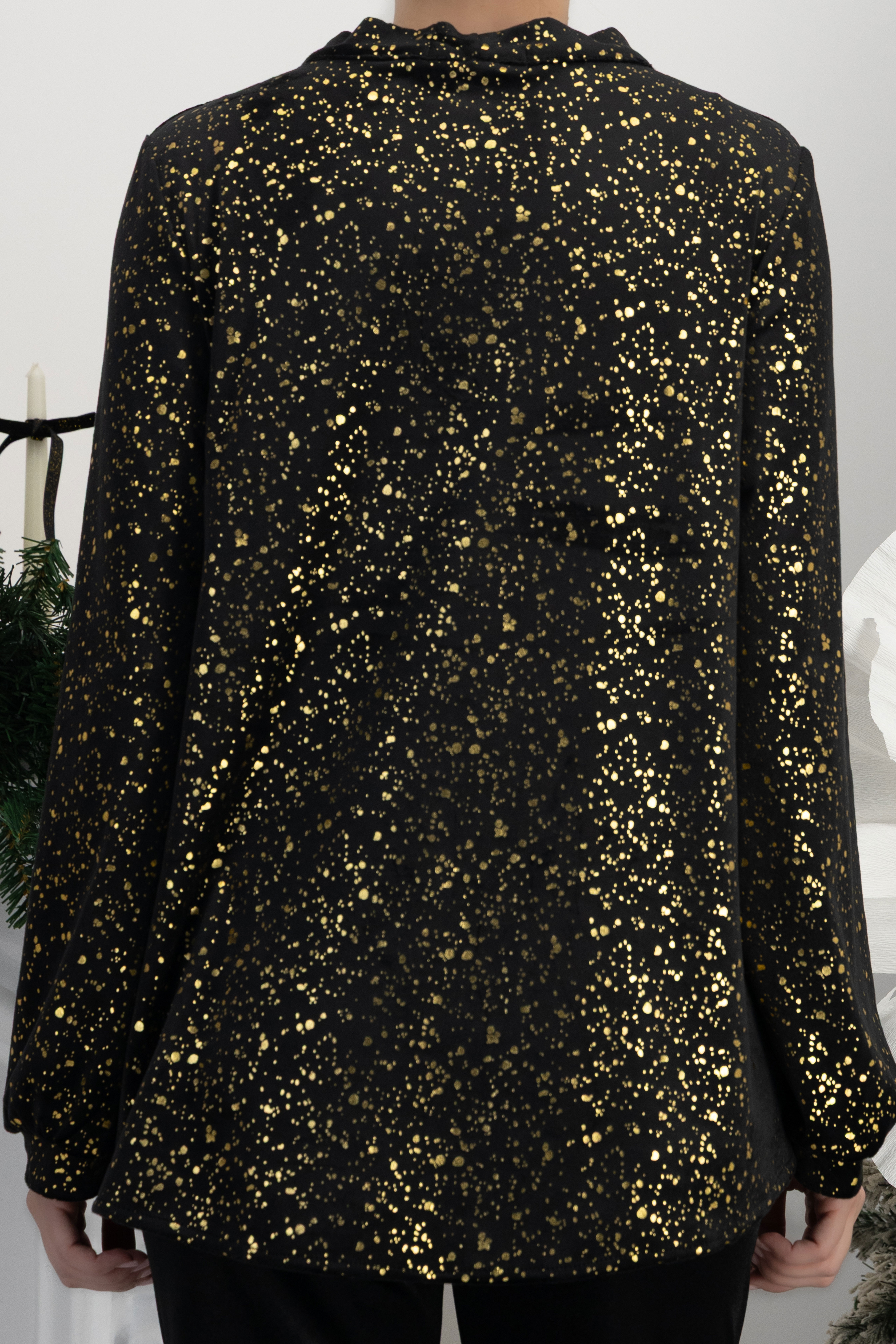 Bluza din catifea neagra cu insertii aurii cu un croi larg si guler tip esarfa  - StarShinerS 6 - StarShinerS.ro