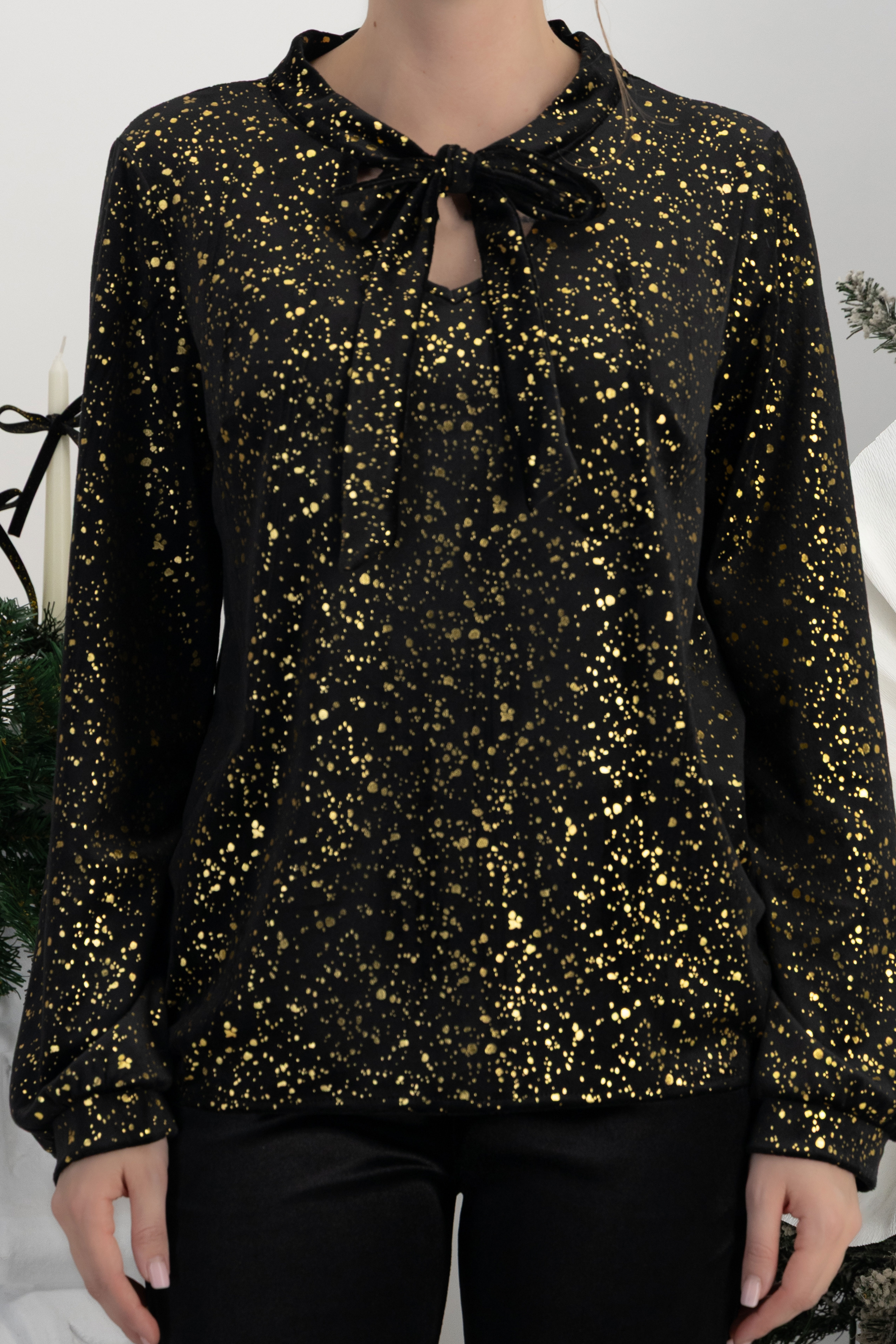 Bluza din catifea neagra cu insertii aurii cu un croi larg si guler tip esarfa  - StarShinerS 5 - StarShinerS.ro