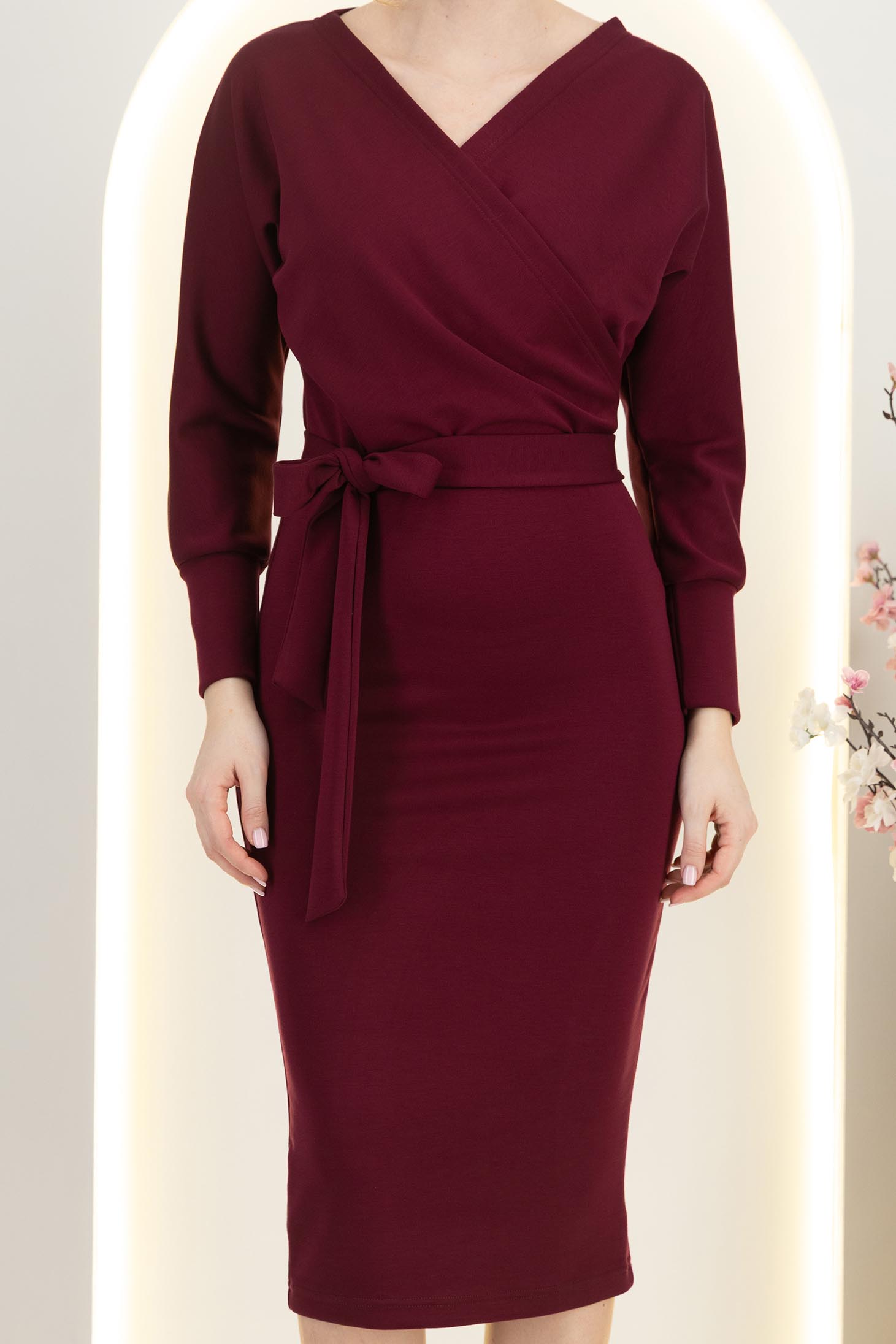 Málnapiros midi, kötött ceruzaruha átlapolt dekoltázzsal - StarShinerS 5 - StarShinerS.hu