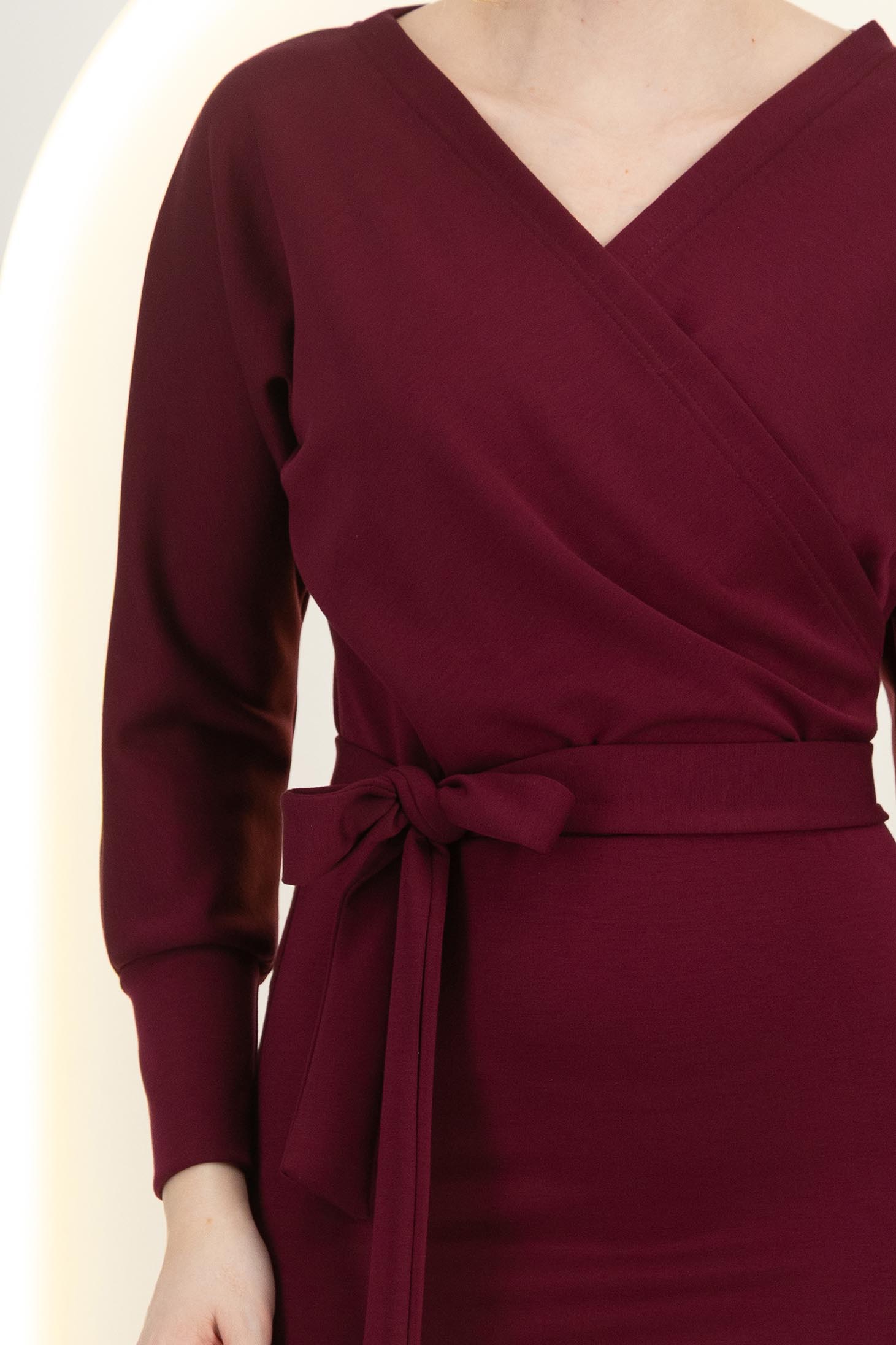 Málnapiros midi, kötött ceruzaruha átlapolt dekoltázzsal - StarShinerS 4 - StarShinerS.hu