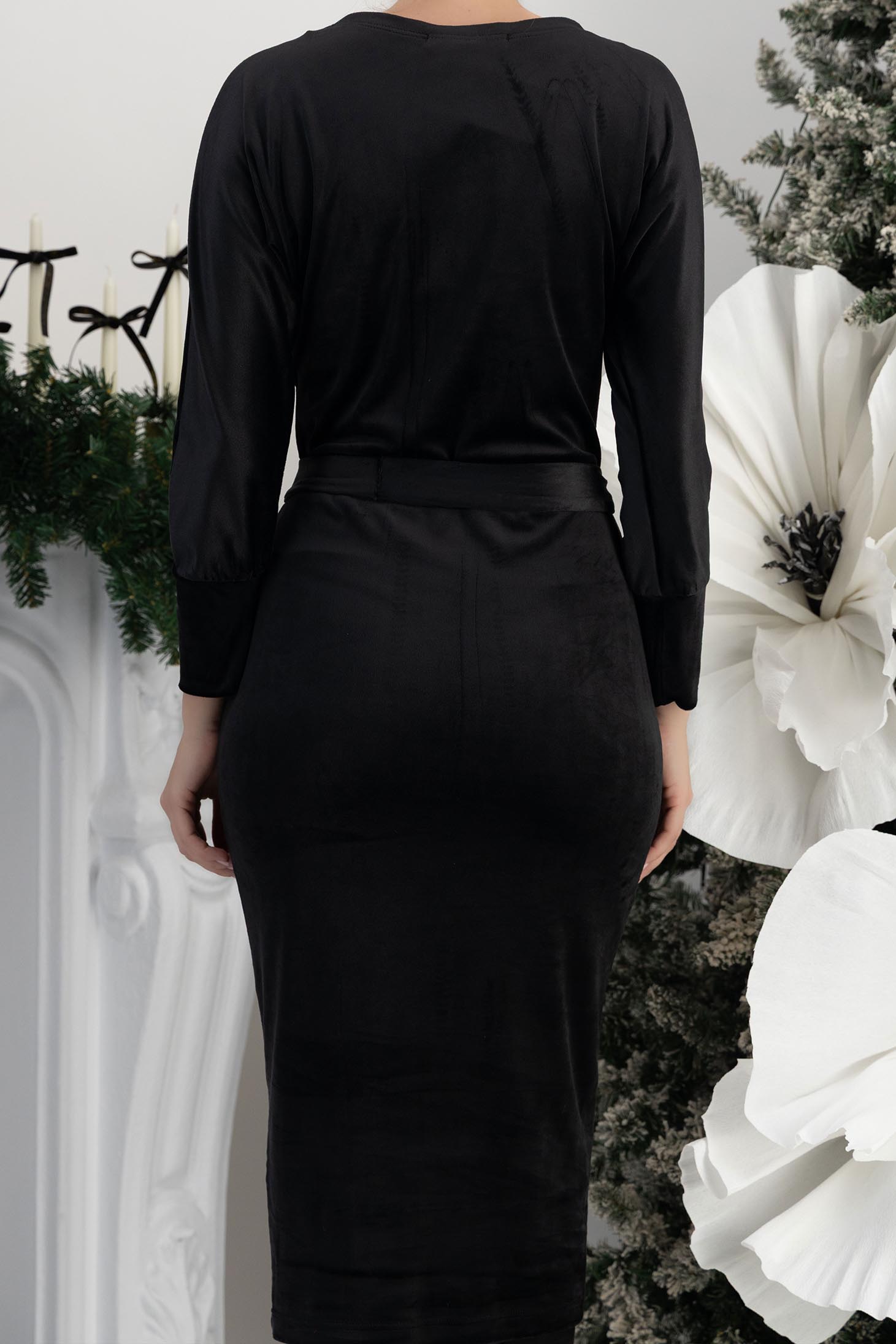 Rochie din catifea neagra midi tip creion cu decolteu petrecut - StarShinerS 5 - StarShinerS.ro