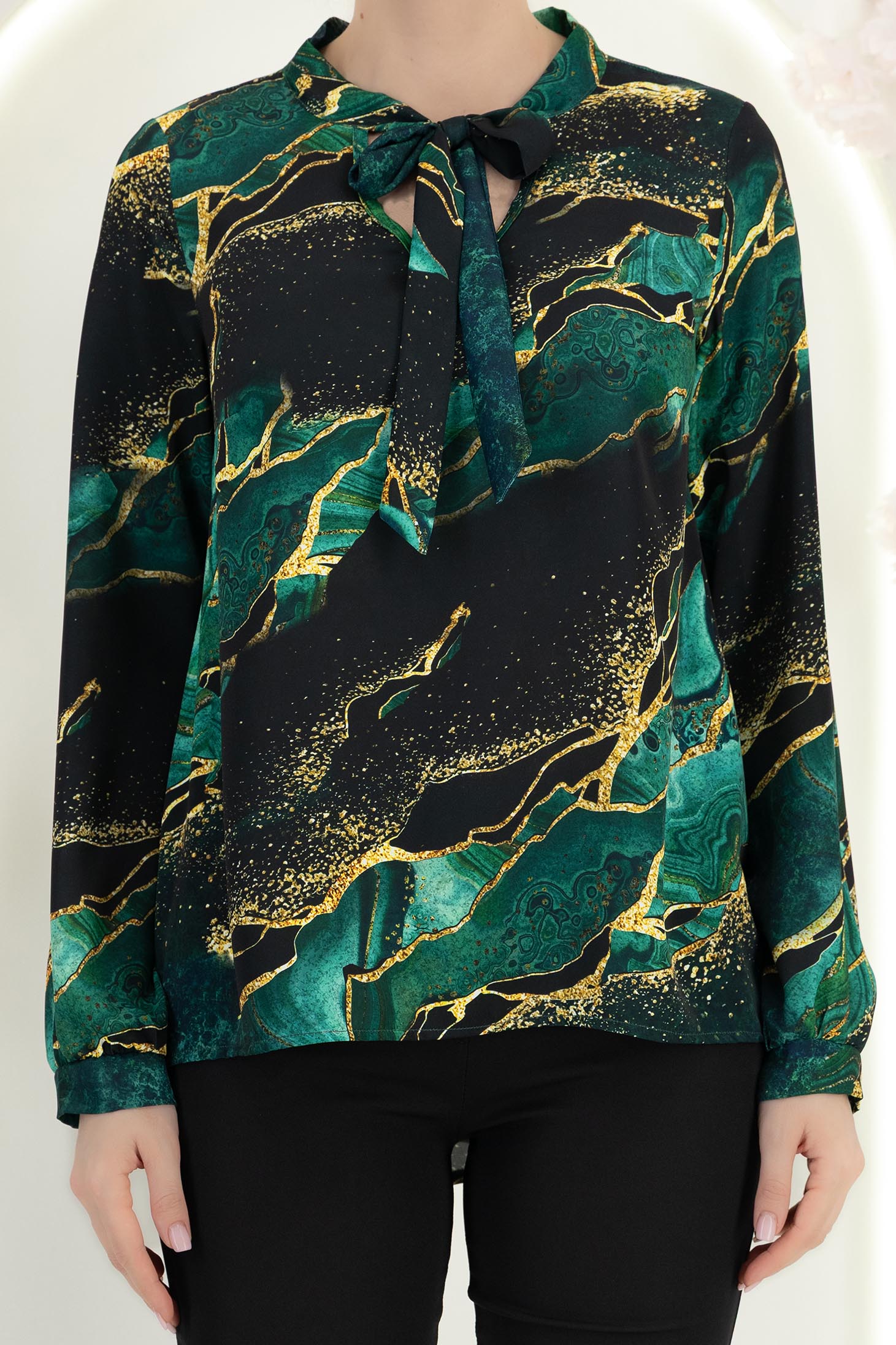 Női blúz folyékony anyagból, zöld mintás, bő szabású, sálgallérral – StarShinerS 5 - StarShinerS.hu