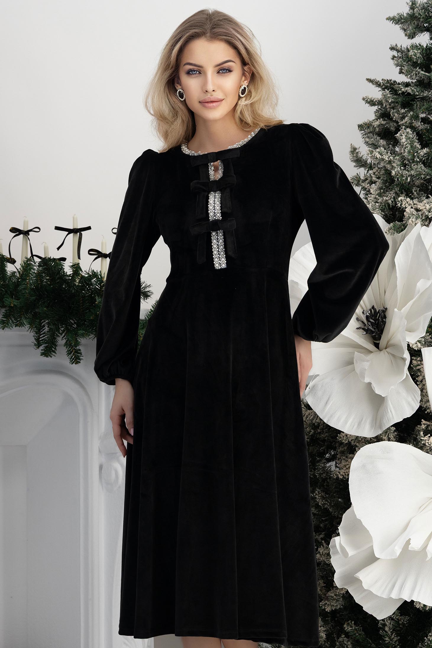 Fekete bársony midi, A-vonalú ruha, elöl masnikkal és strasszkövekkel díszítv 3 - StarShinerS.hu