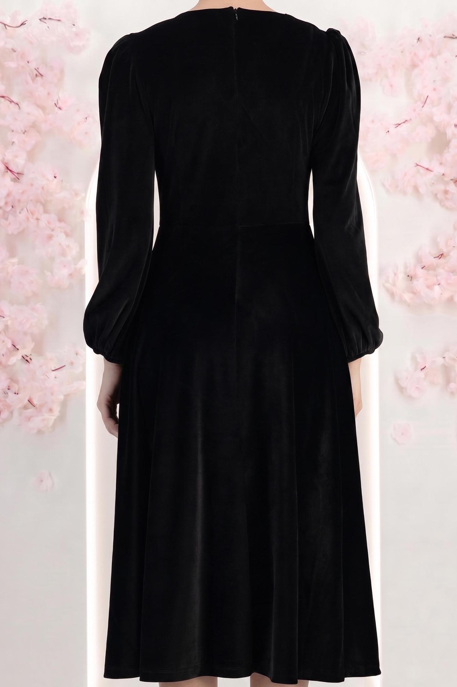 Rochie din catifea neagra midi in clos accesorizata cu fundite si pietre strass frontal 4 - StarShinerS.ro