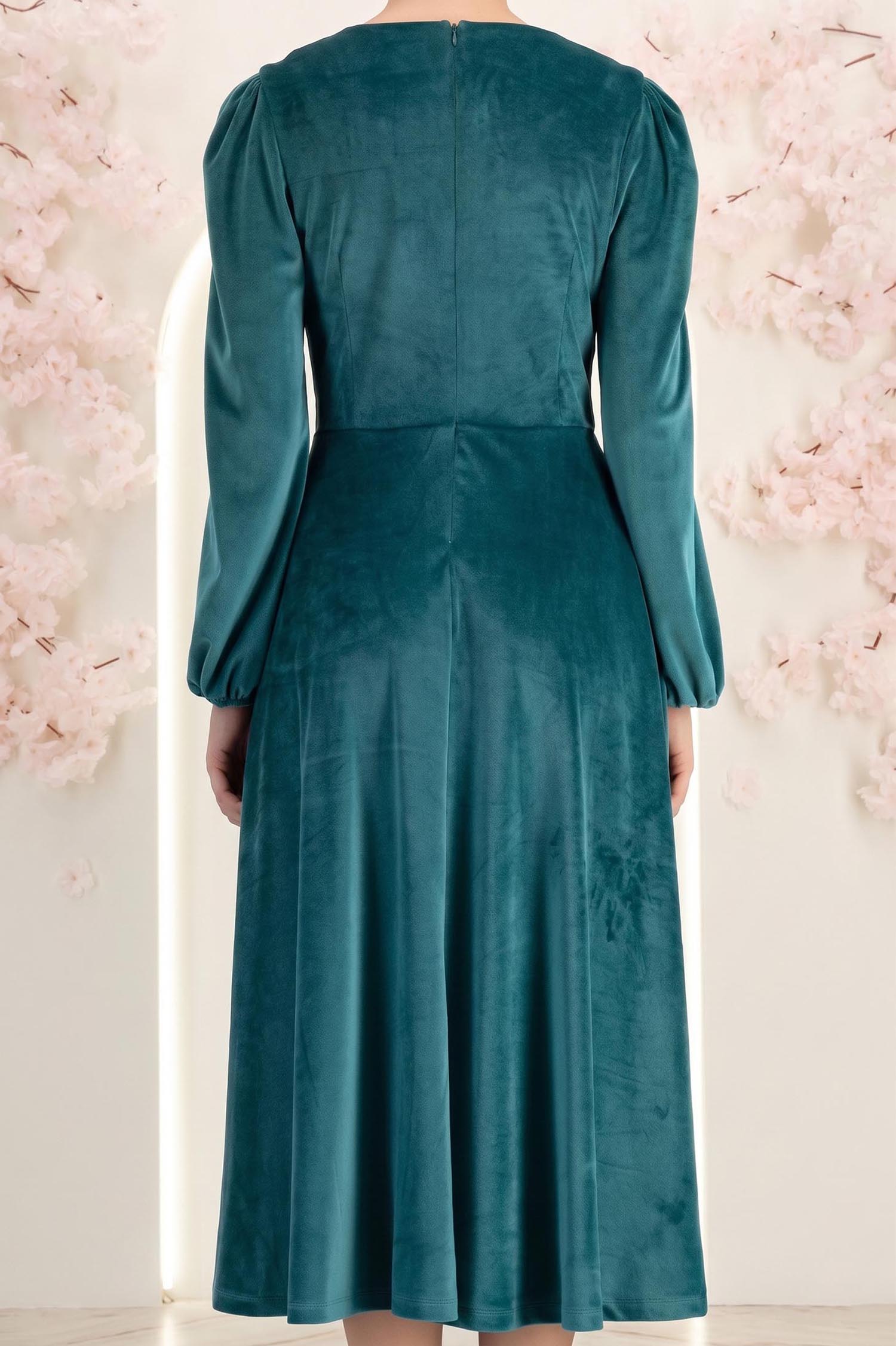 Rochie din catifea verde-inchis midi in clos accesorizata cu fundite si pietre strass frontal 5 - StarShinerS.ro