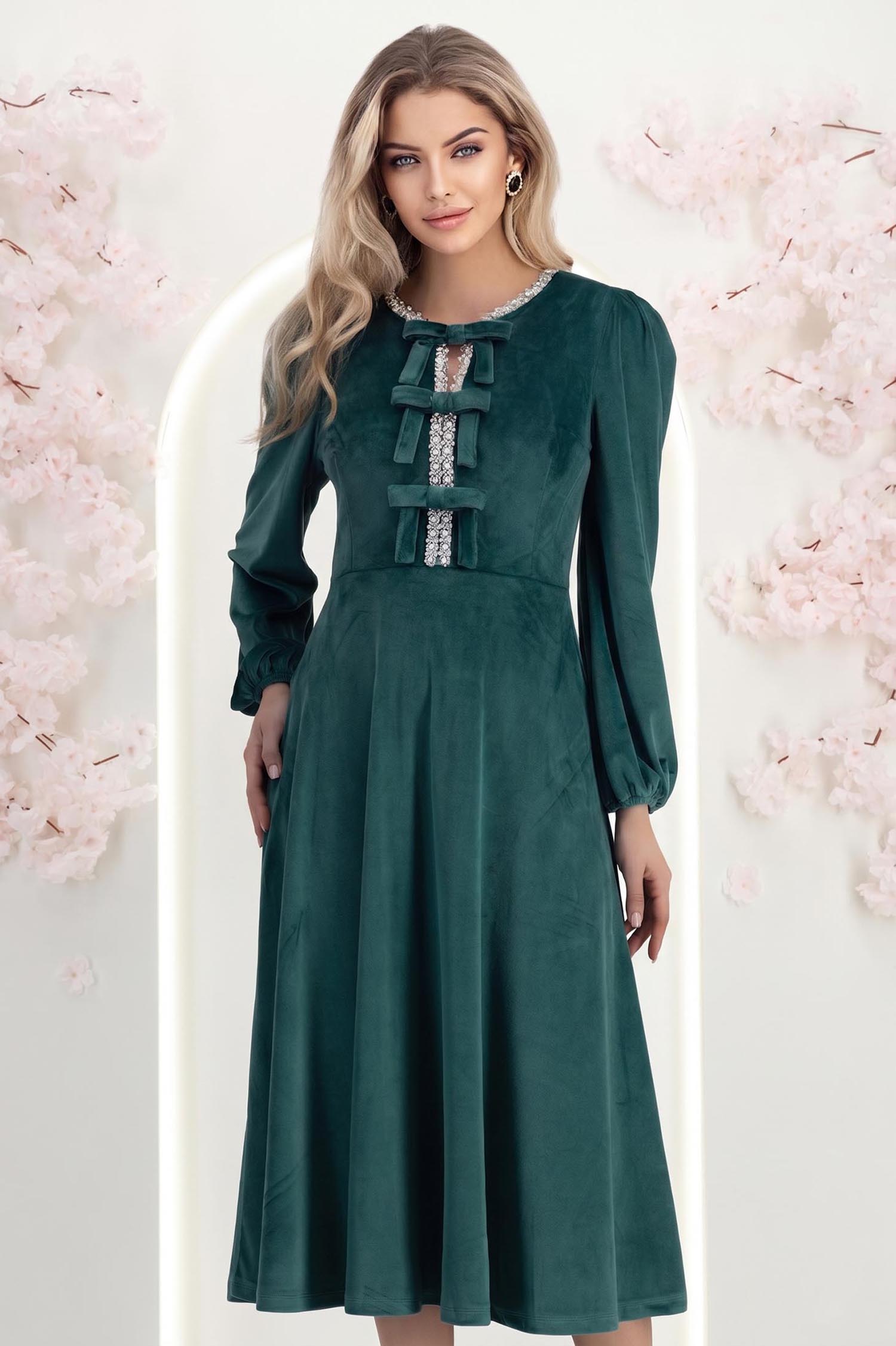 Rochie din catifea verde-inchis midi in clos accesorizata cu fundite si pietre strass frontal 2 - StarShinerS.ro
