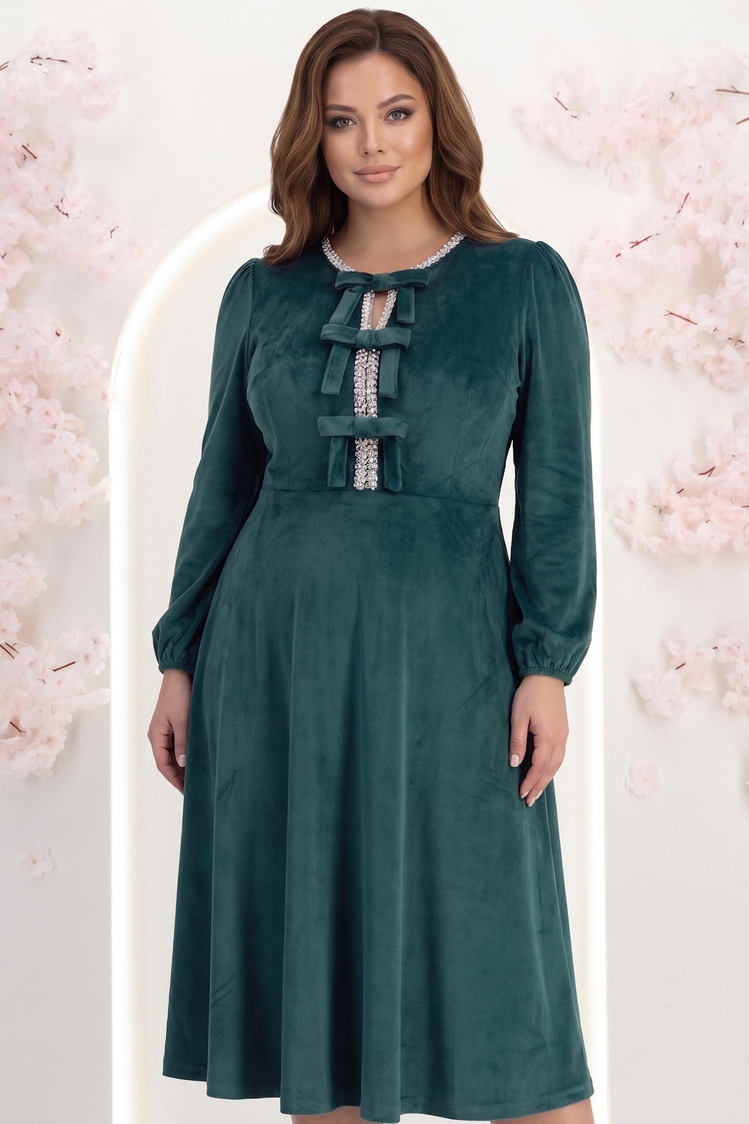 Rochie din catifea verde-inchis midi in clos accesorizata cu fundite si pietre strass frontal 1 - StarShinerS.ro