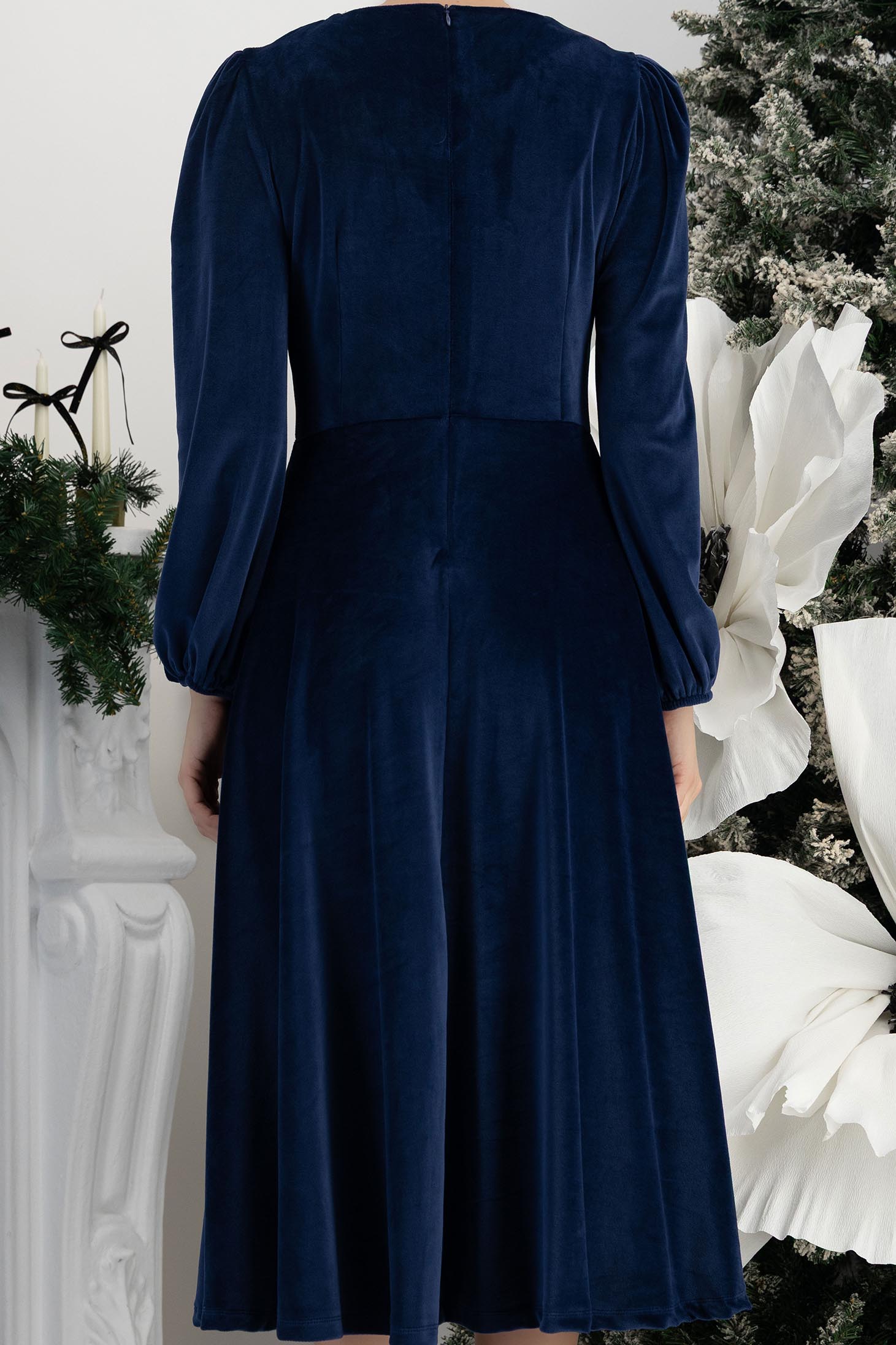 Sötétkék bársony midi, A-vonalú ruha, elöl masnikkal és strasszkövekkel díszítv 6 - StarShinerS.hu