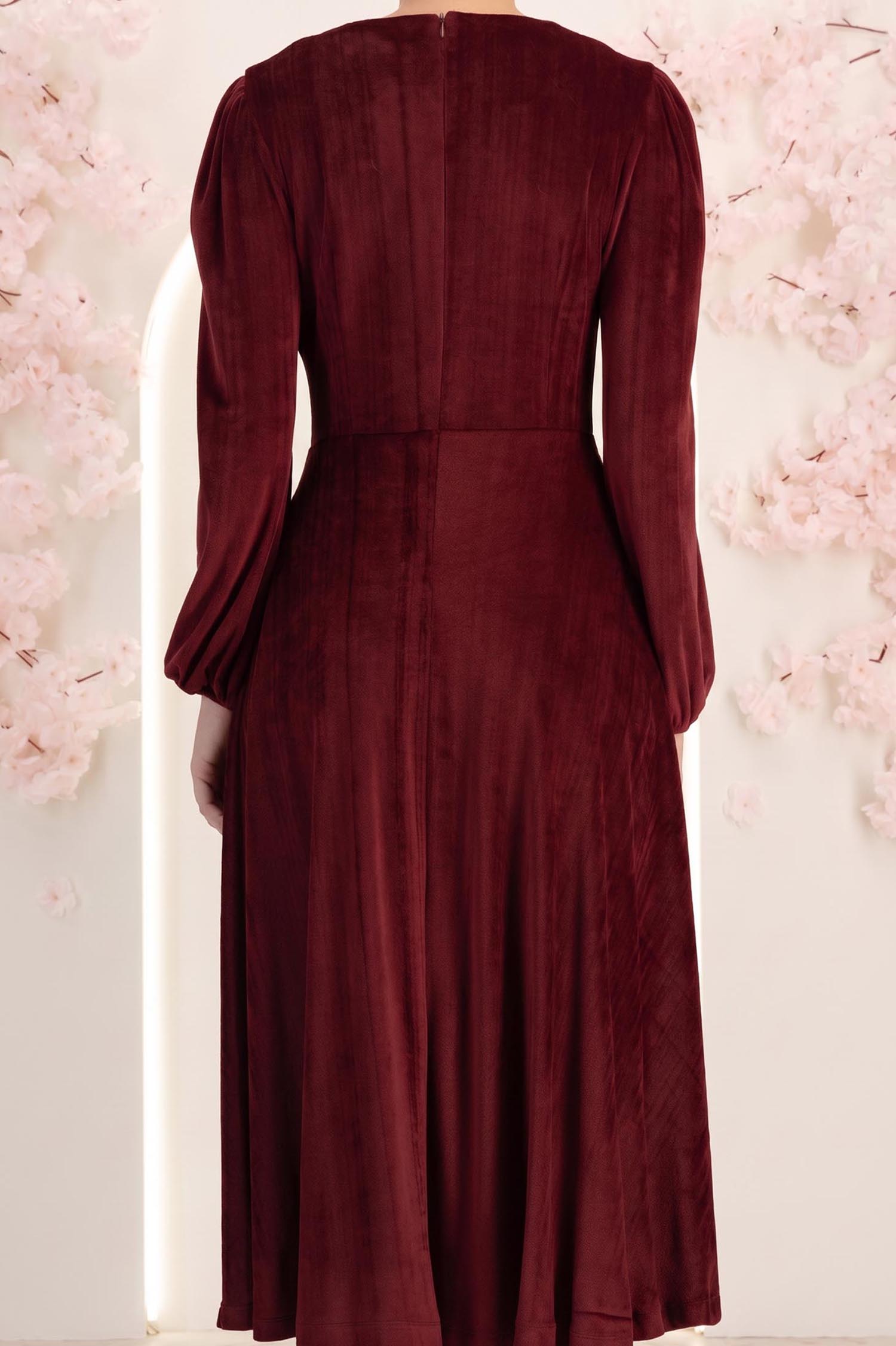 Rochie din catifea visinie midi in clos accesorizata cu fundite si pietre strass frontal 5 - StarShinerS.ro