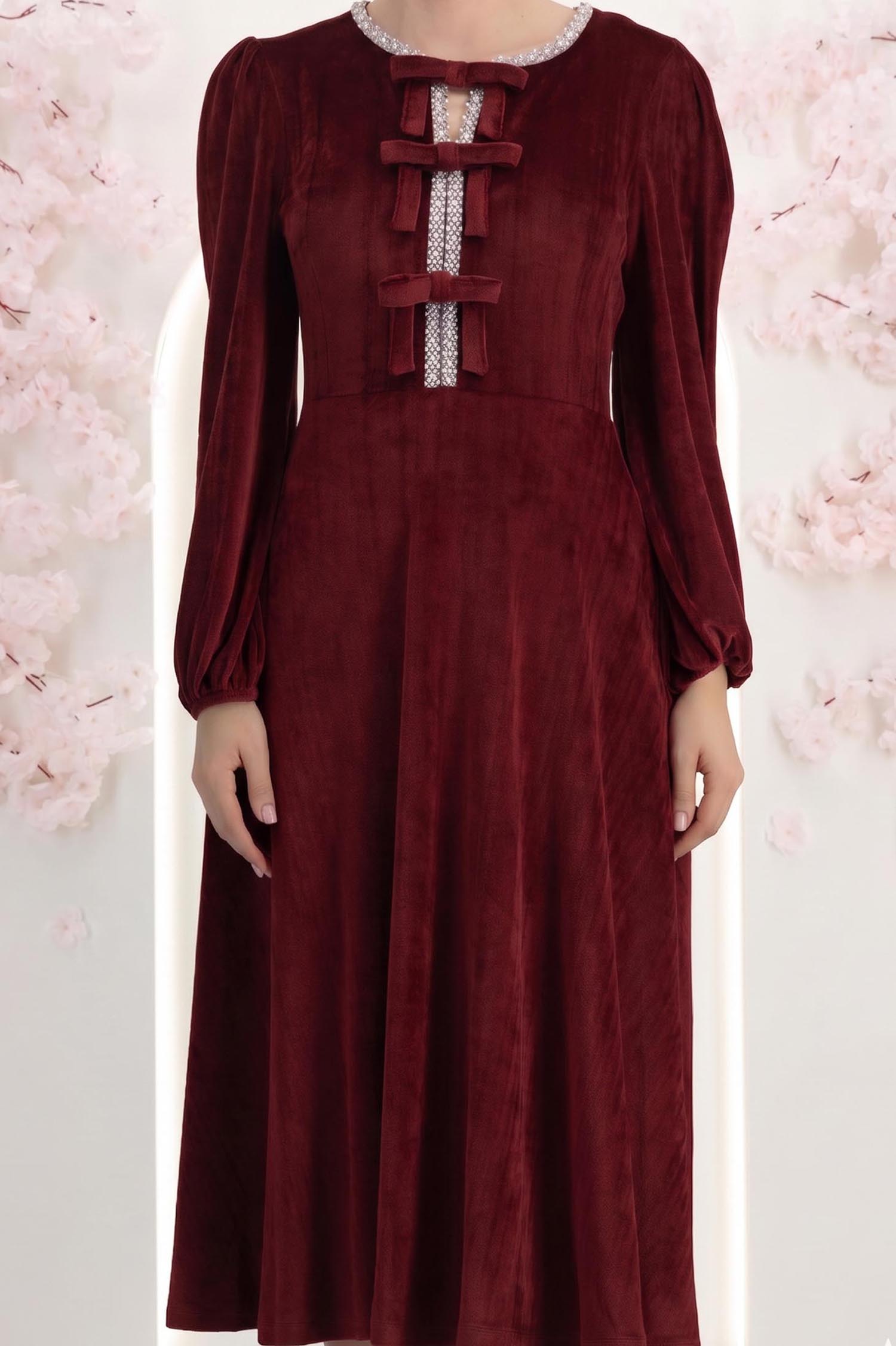 Rochie din catifea visinie midi in clos accesorizata cu fundite si pietre strass frontal 4 - StarShinerS.ro