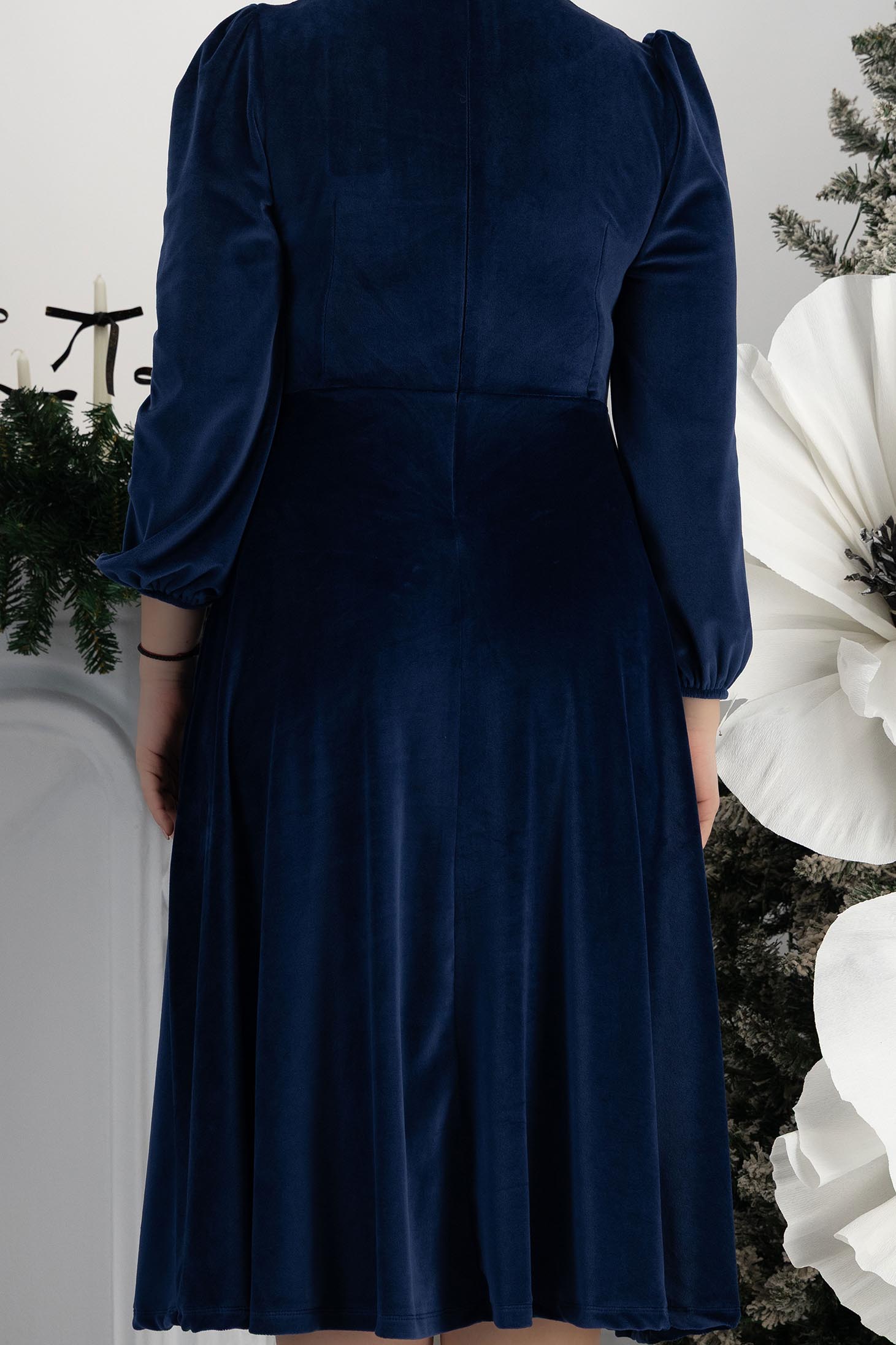 Rochie din catifea bleumarin midi in clos accesorizata cu fundite cu pietre strass 6 - StarShinerS.ro