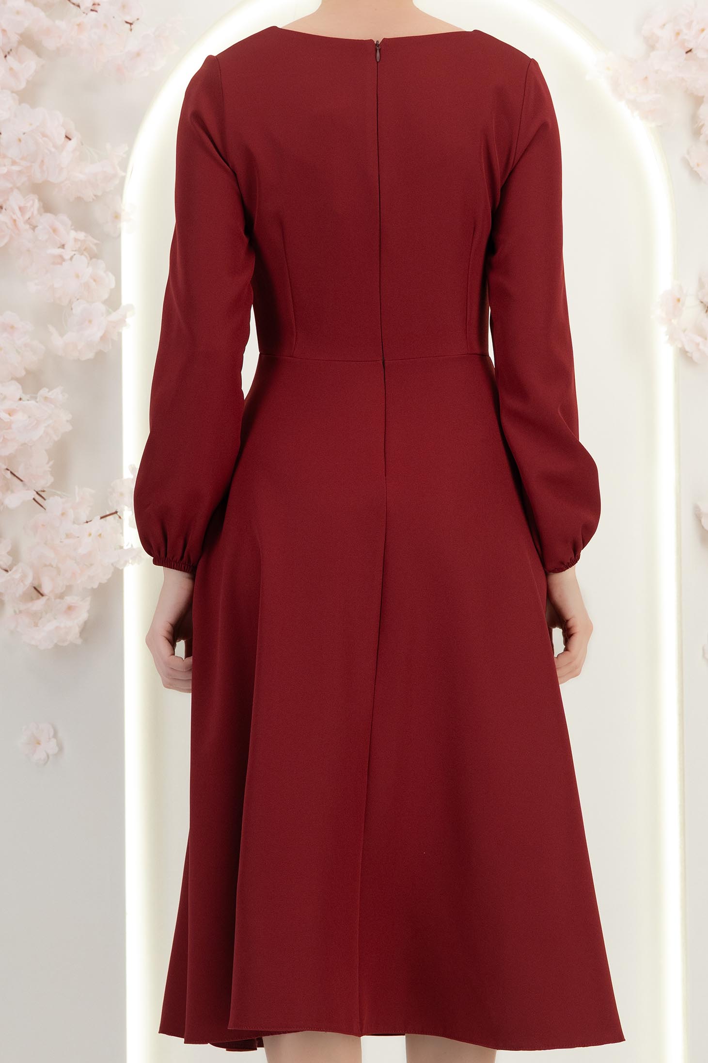 Rochie din stofa elastica visinie midi in clos cu brosa in forma de floare cu buzunare 6 - StarShinerS.ro