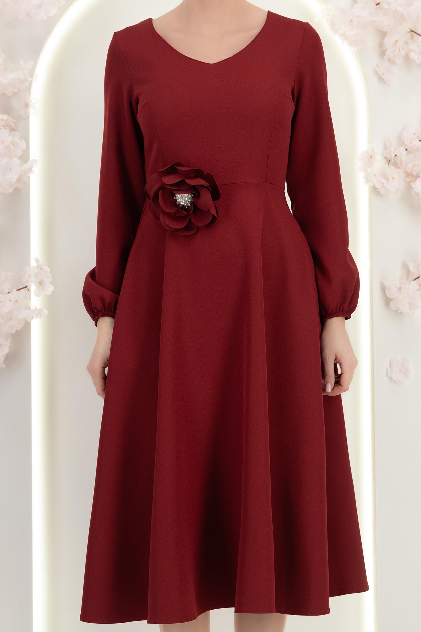 Rochie din stofa elastica visinie midi in clos cu brosa in forma de floare cu buzunare 5 - StarShinerS.ro