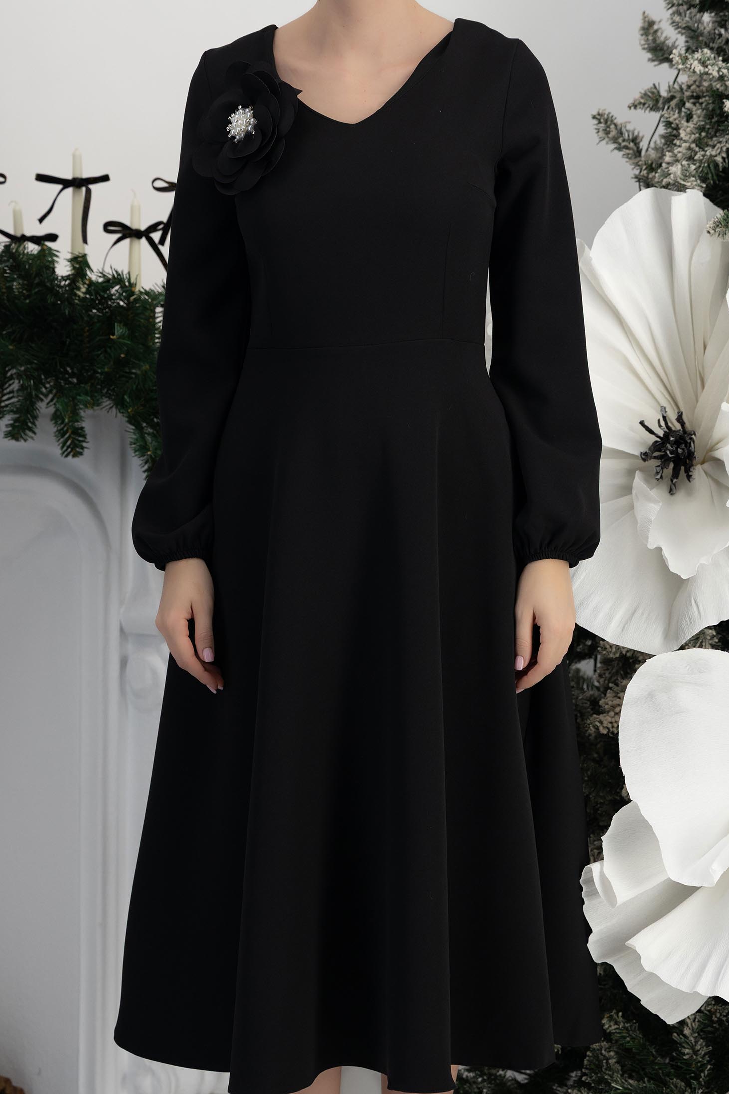 Rochie din stofa elastica neagra midi in clos cu brosa florala si buzunare laterale 5 - StarShinerS.ro