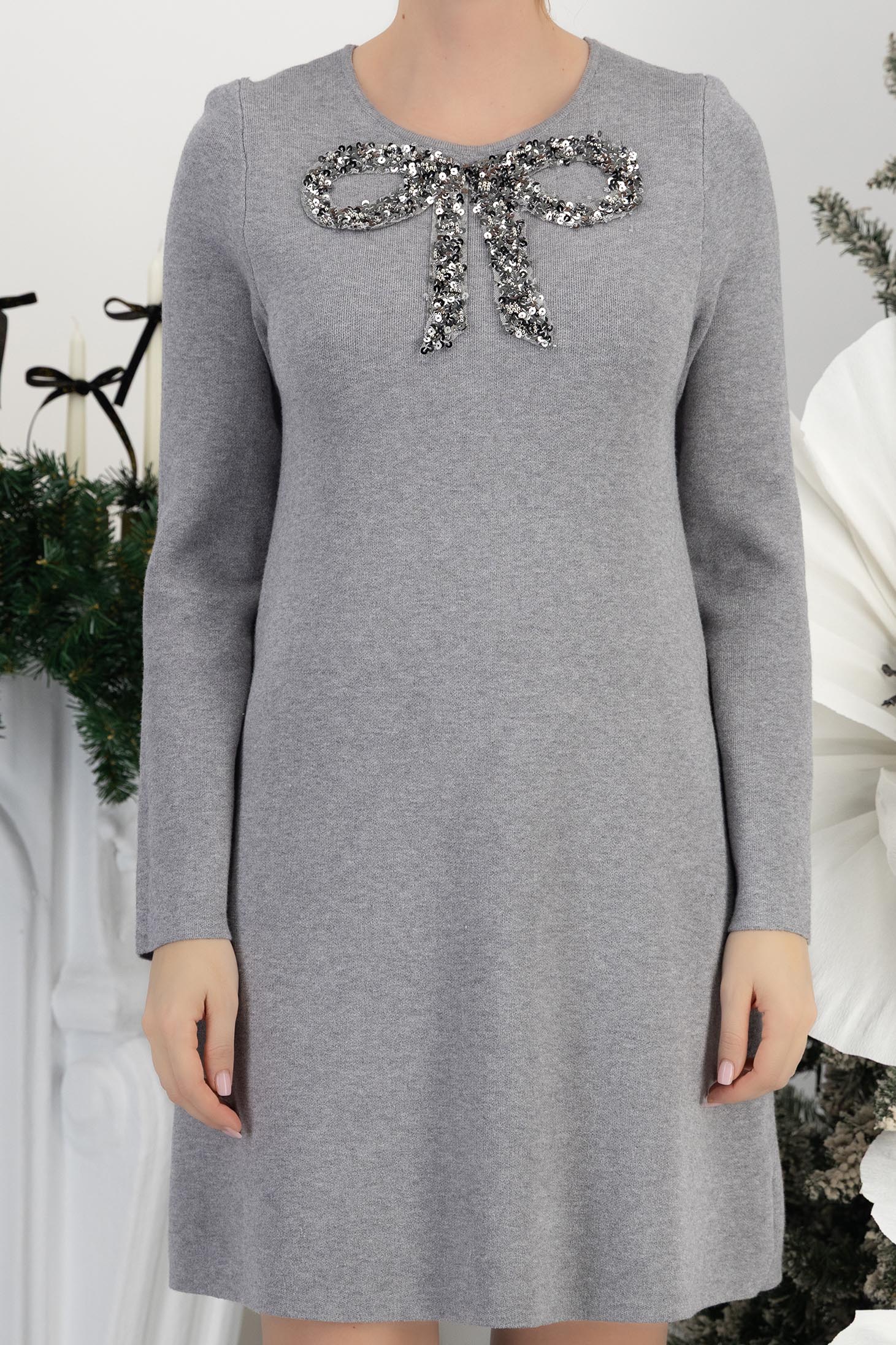 Rochie din tricot fin gri scurta cu un croi drept si fundita frontala din aplicatii stralucitoare 5 - StarShinerS.ro