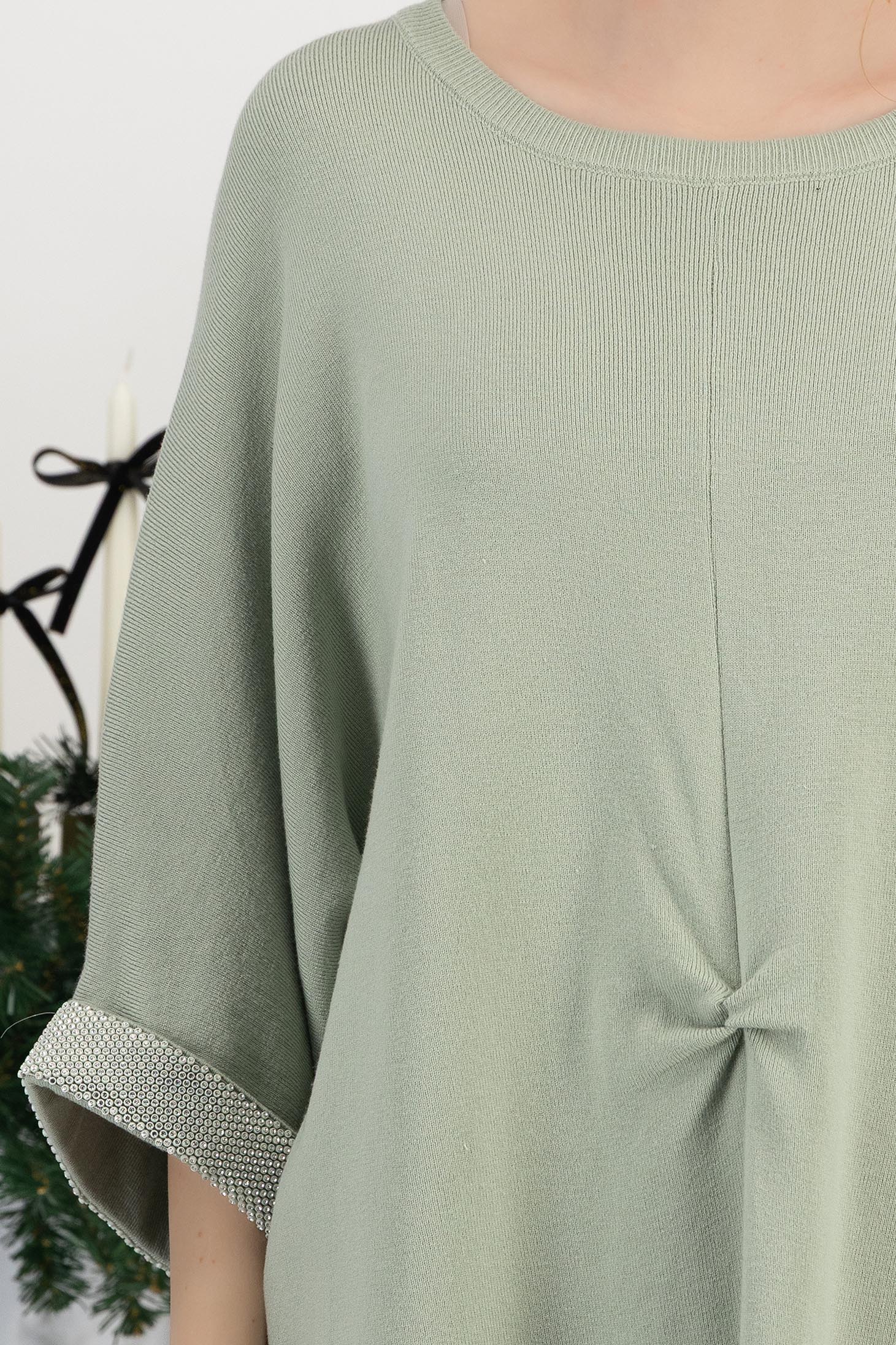 Világos zöld finom kötött anyagból készült, bő szabású blúz háromnegyedes ujjakkal és csillogó applikációkkal 4 - StarShinerS.hu