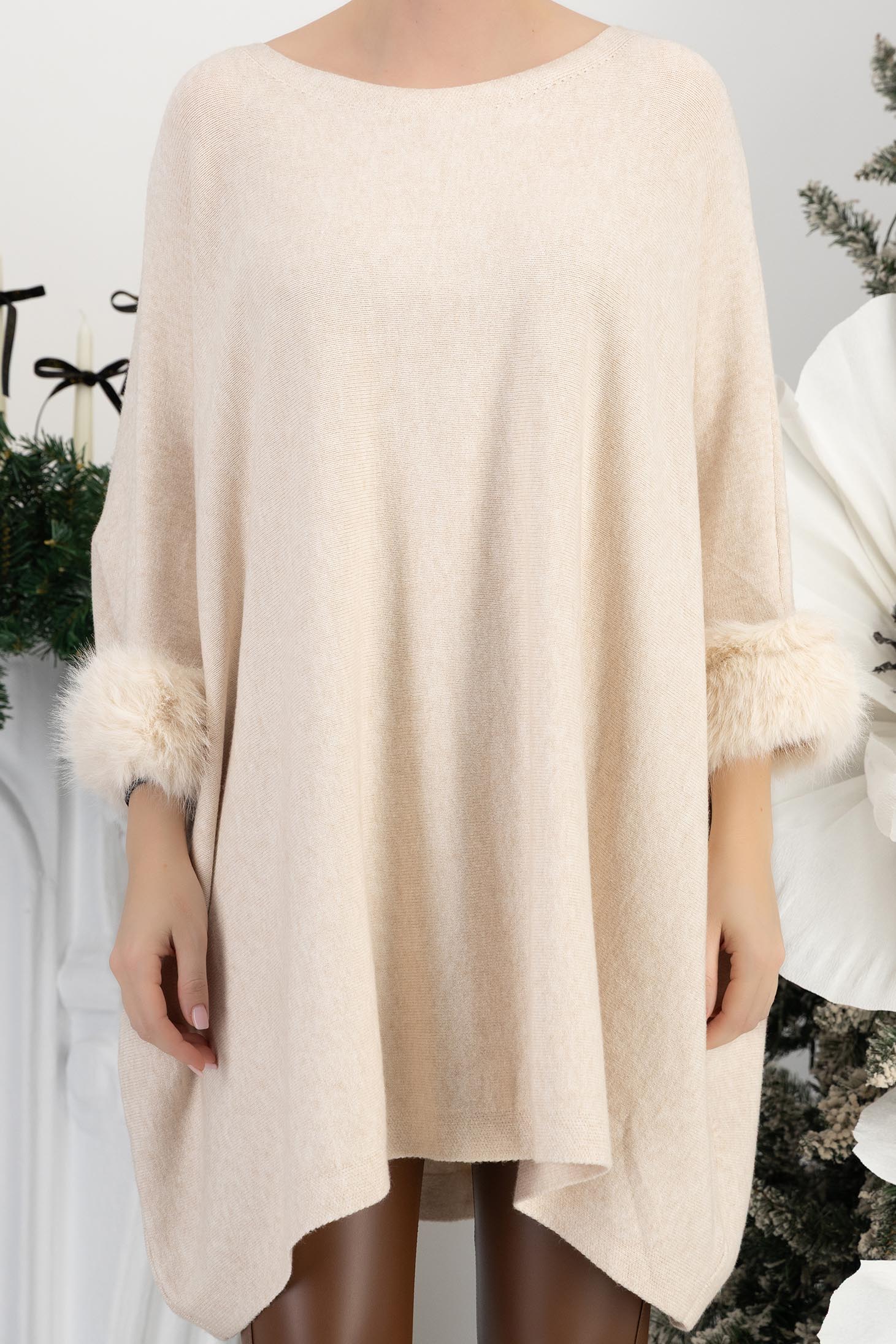 Bluza din tricot fin crem cu maneci trei-sferturi si croi larg cu insertii de blana ecologica 5 - StarShinerS.ro