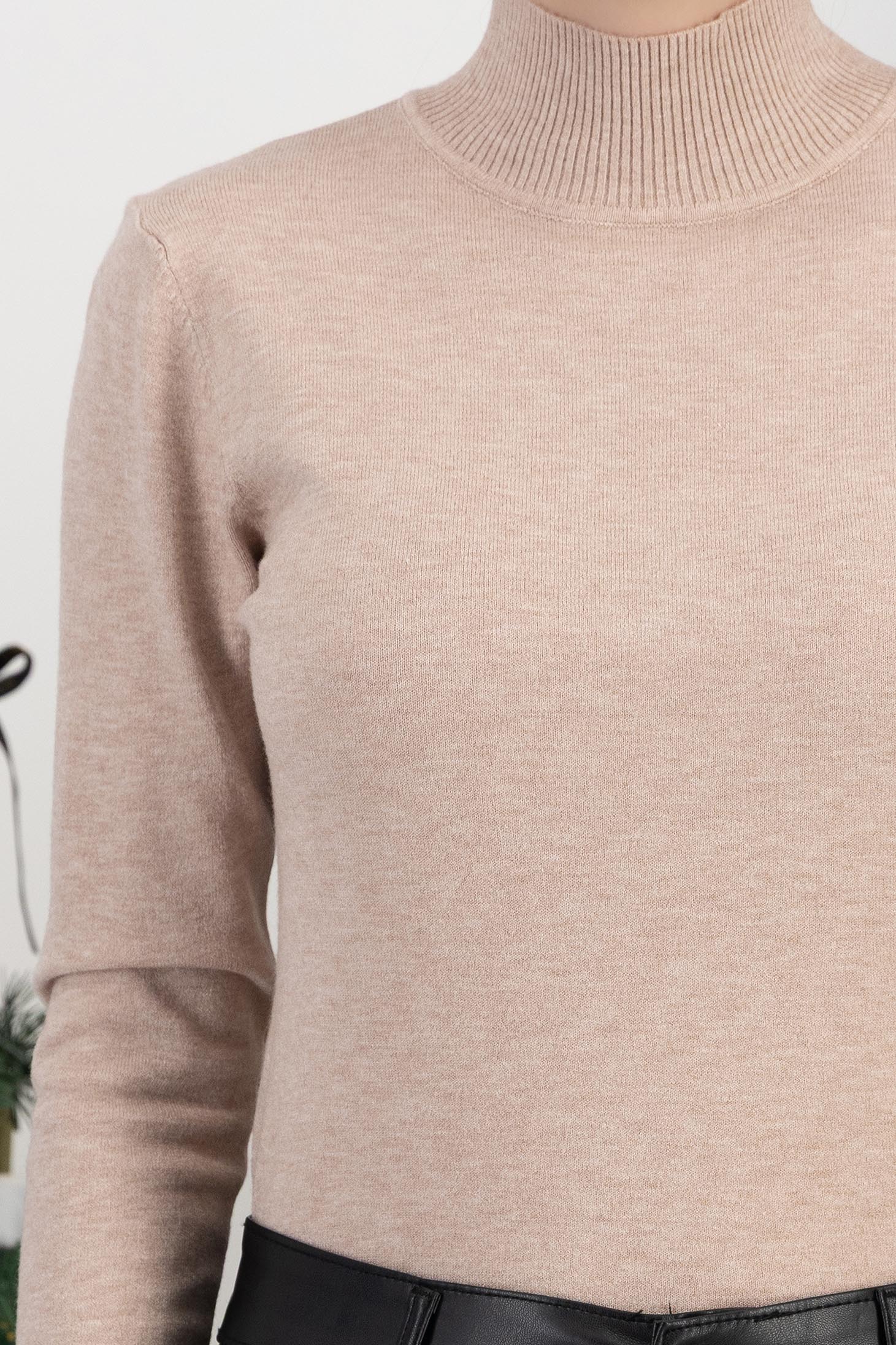 Bézs finom kötött anyagból készült, testhezálló garbó magas nyakkal 4 - StarShinerS.hu