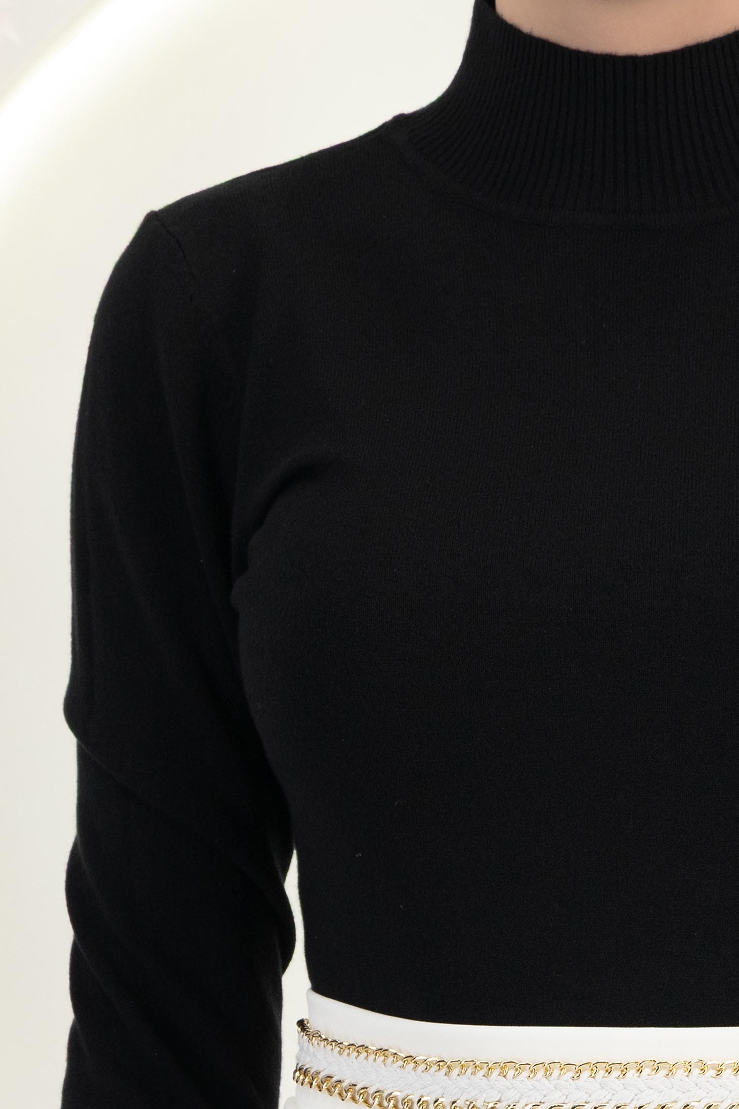 Fekete finom kötött anyagból készült, testhezálló garbó magas nyakkal 4 - StarShinerS.hu