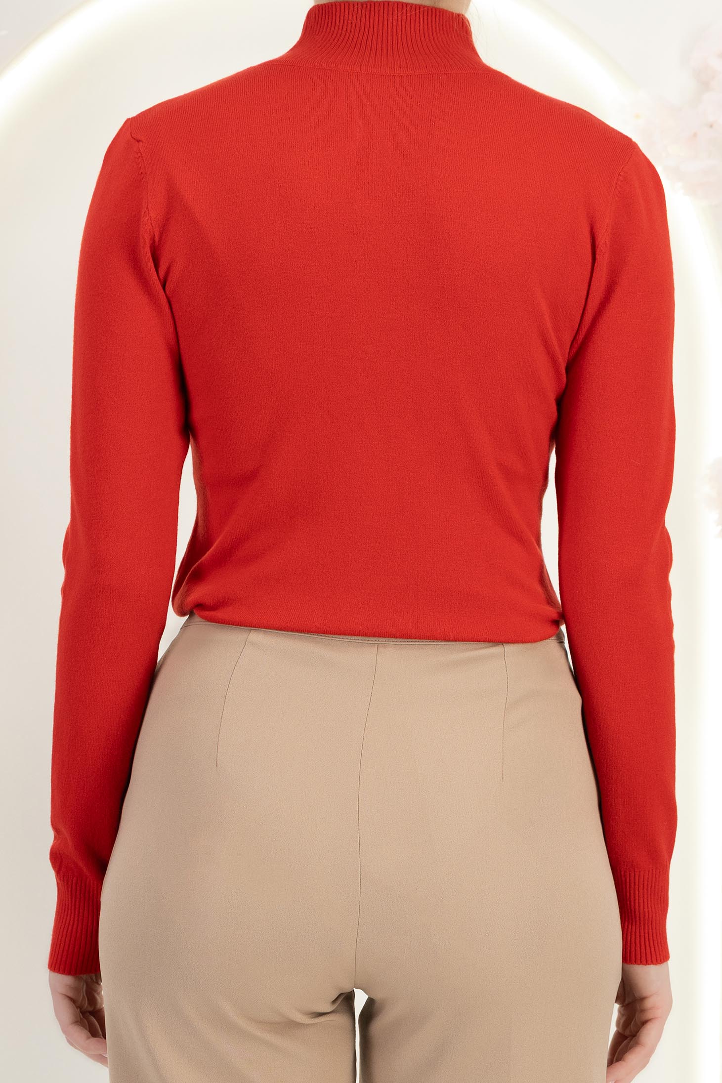 Piros finom kötött anyagból készült, testhezálló garbó magas nyakkal 5 - StarShinerS.hu