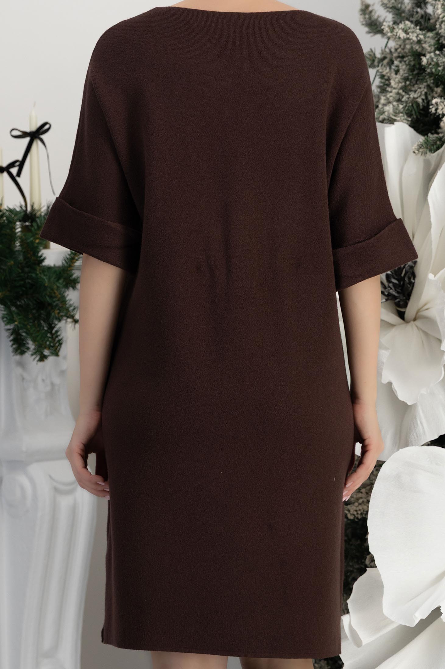 Rochie din tricot fin maro pana la genunchi cu croi larg si accesoriu cu pietre strass 6 - StarShinerS.ro