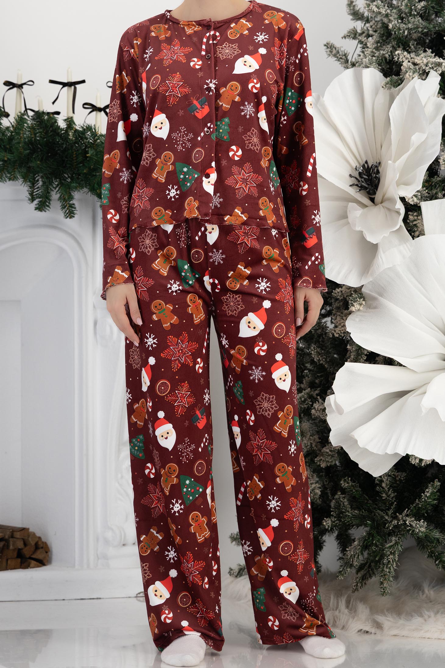 Pijama pufoasa din viscoza maro-inchis cu un croi larg si nasturi imprimata festiv 5 - StarShinerS.ro