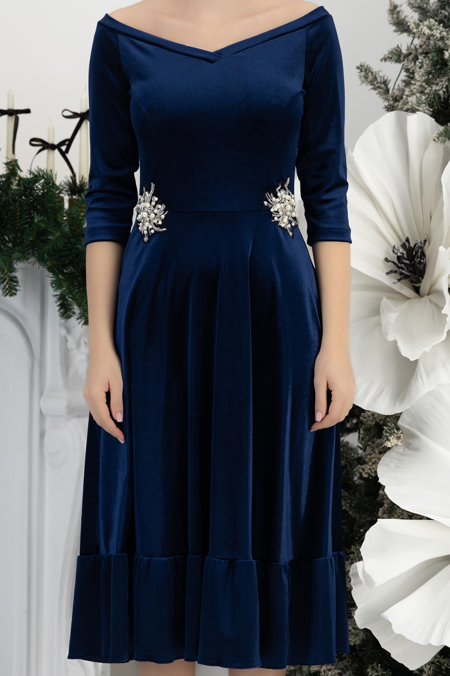 Rochie din catifea bleumarin midi in clos cu aplicatii stralucitoare laterale- StarShinerS 5 - StarShinerS.ro