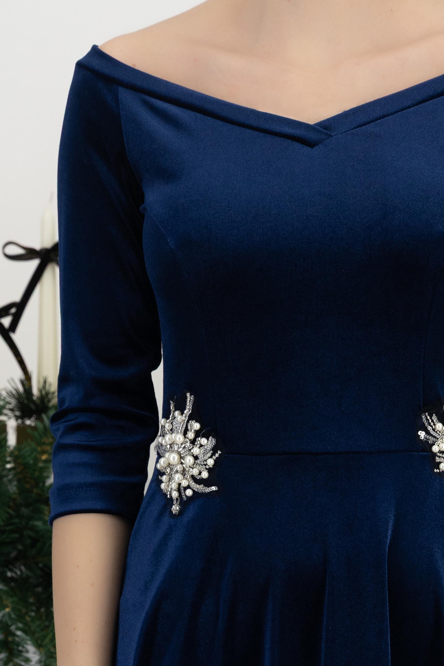 Rochie din catifea bleumarin midi in clos cu aplicatii stralucitoare laterale- StarShinerS 4 - StarShinerS.ro