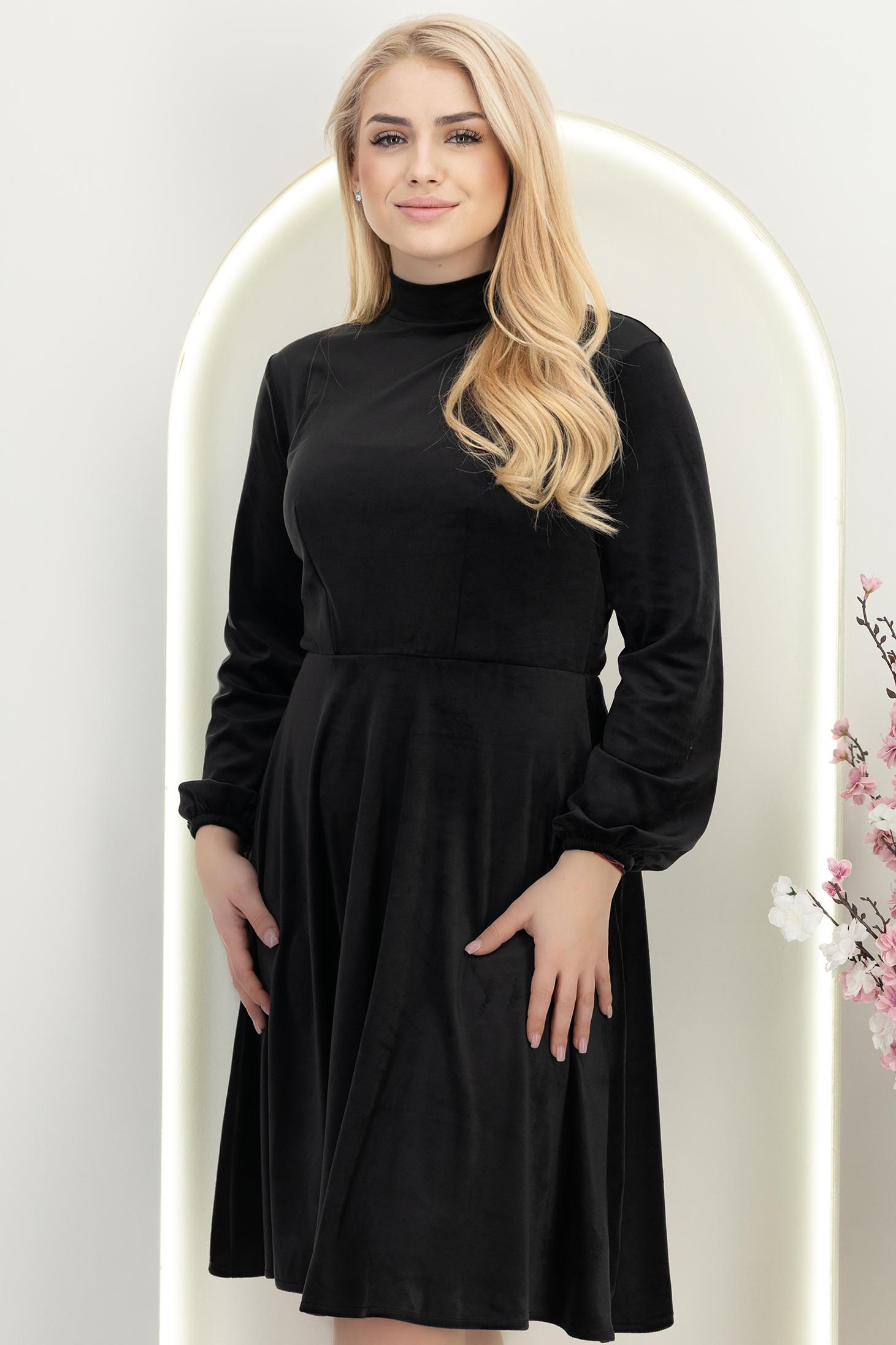 Rochie din catifea neagra până la genunchi in clos cu elastic in talie - StarShinerS 1 - StarShinerS.ro