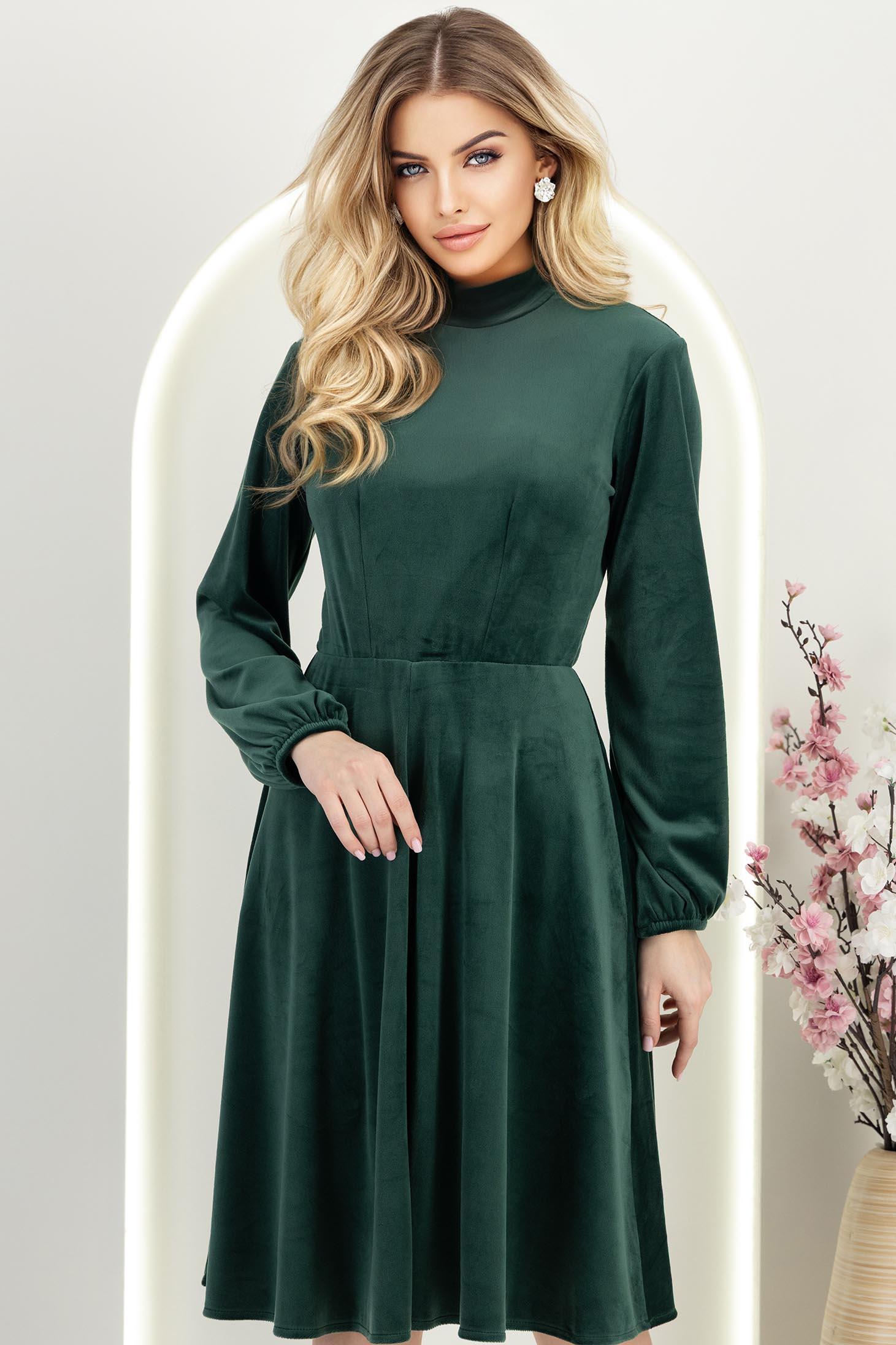 StarShinerS.ro Rochie din catifea verde până la genunchi in clos cu elastic in talie - StarShinerS