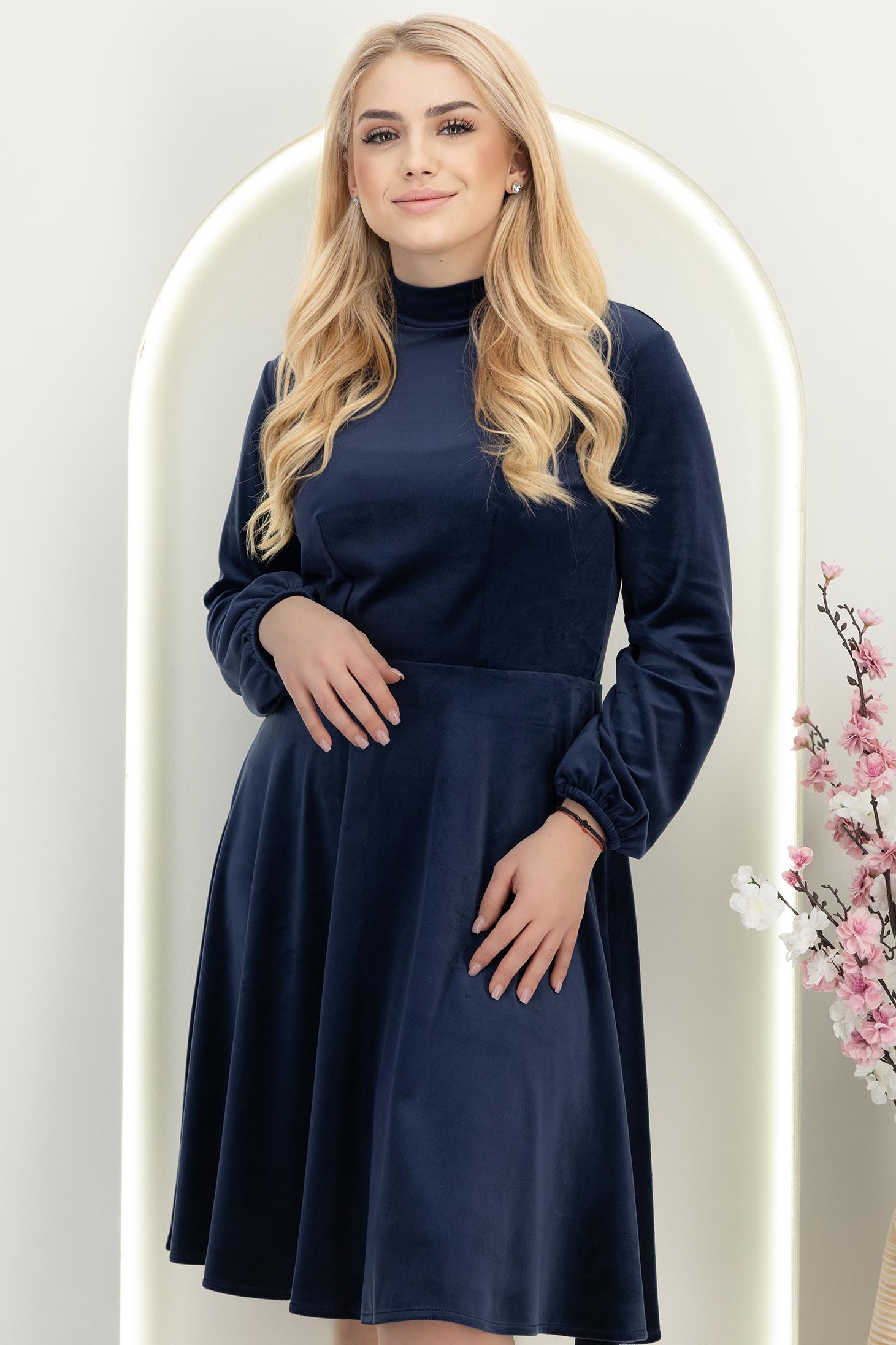 Rochie din catifea bleumarin până la genunchi in clos cu elastic in talie - StarShinerS 1 - StarShinerS.ro