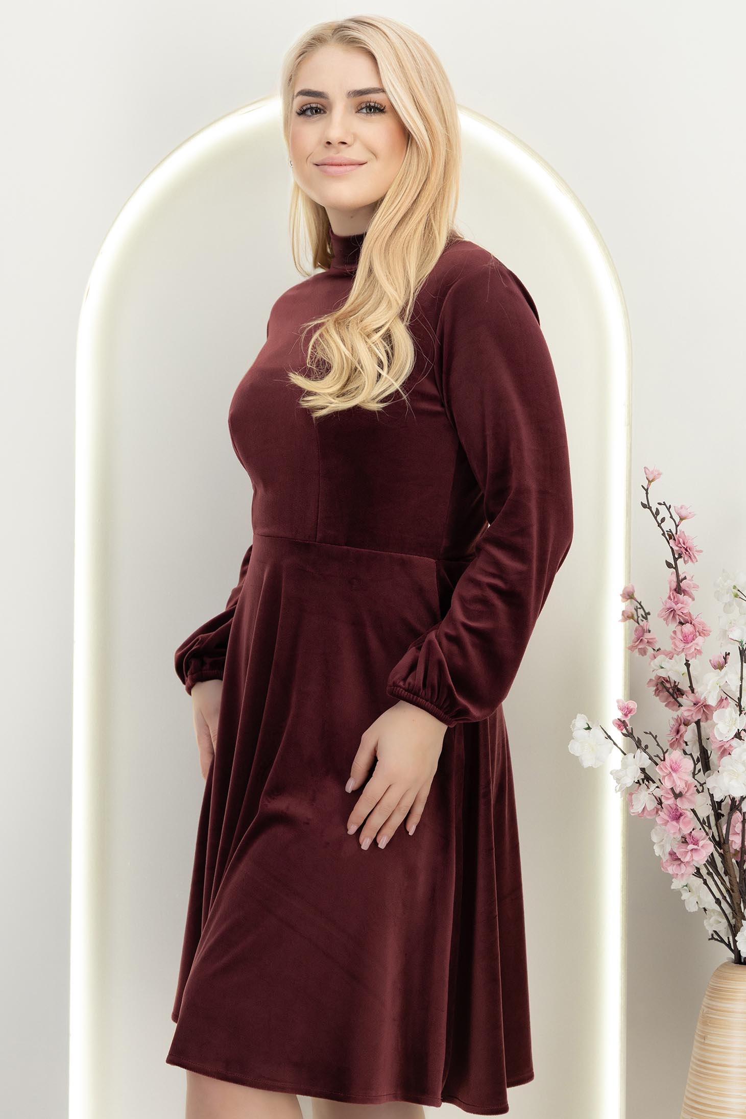Rochie din catifea visinie până la genunchi in clos cu elastic in talie - StarShinerS 2 - StarShinerS.ro