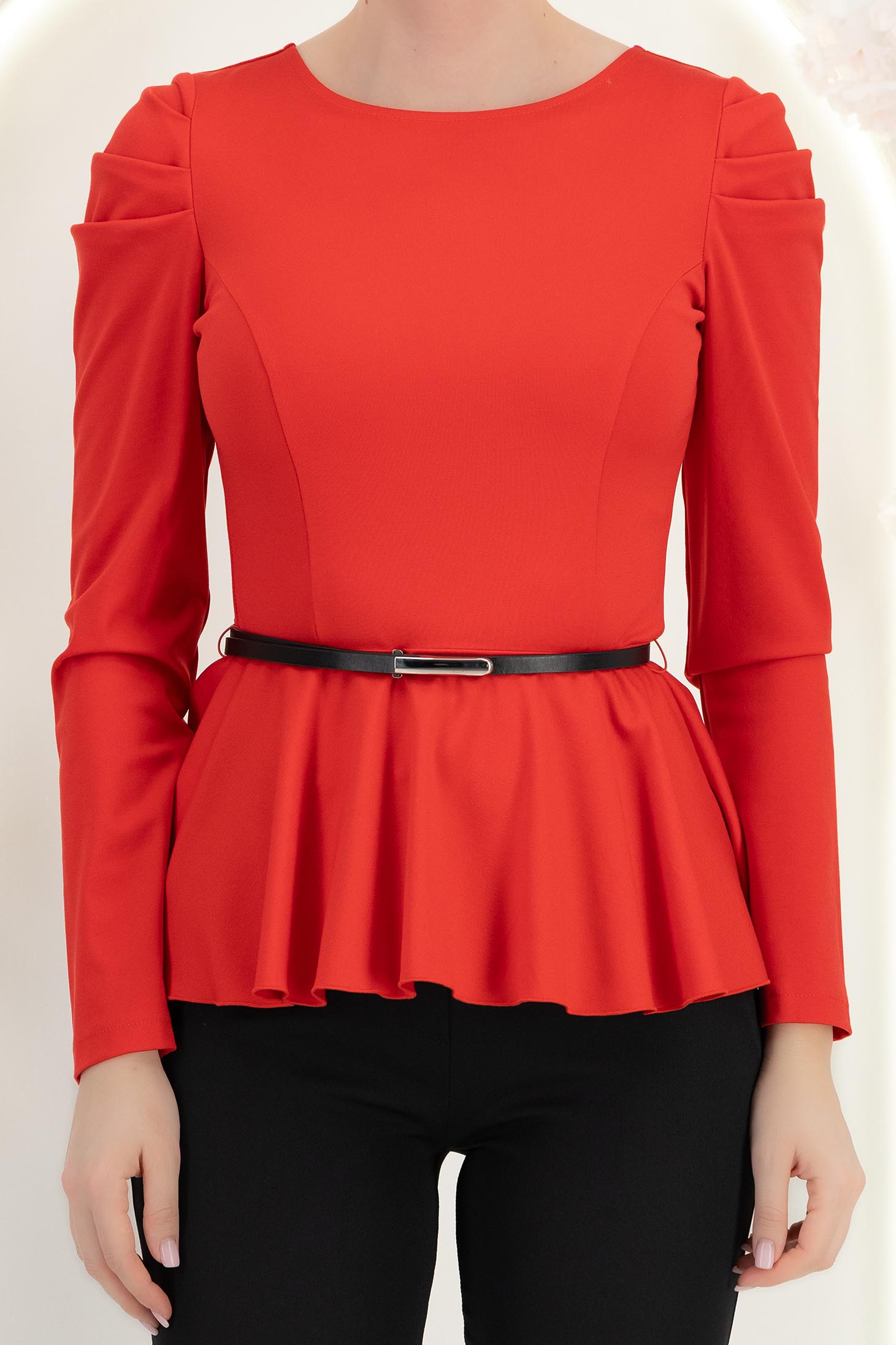 Piros, testhez simuló blúz peplummal és övvel - StarShinerS 5 - StarShinerS.hu