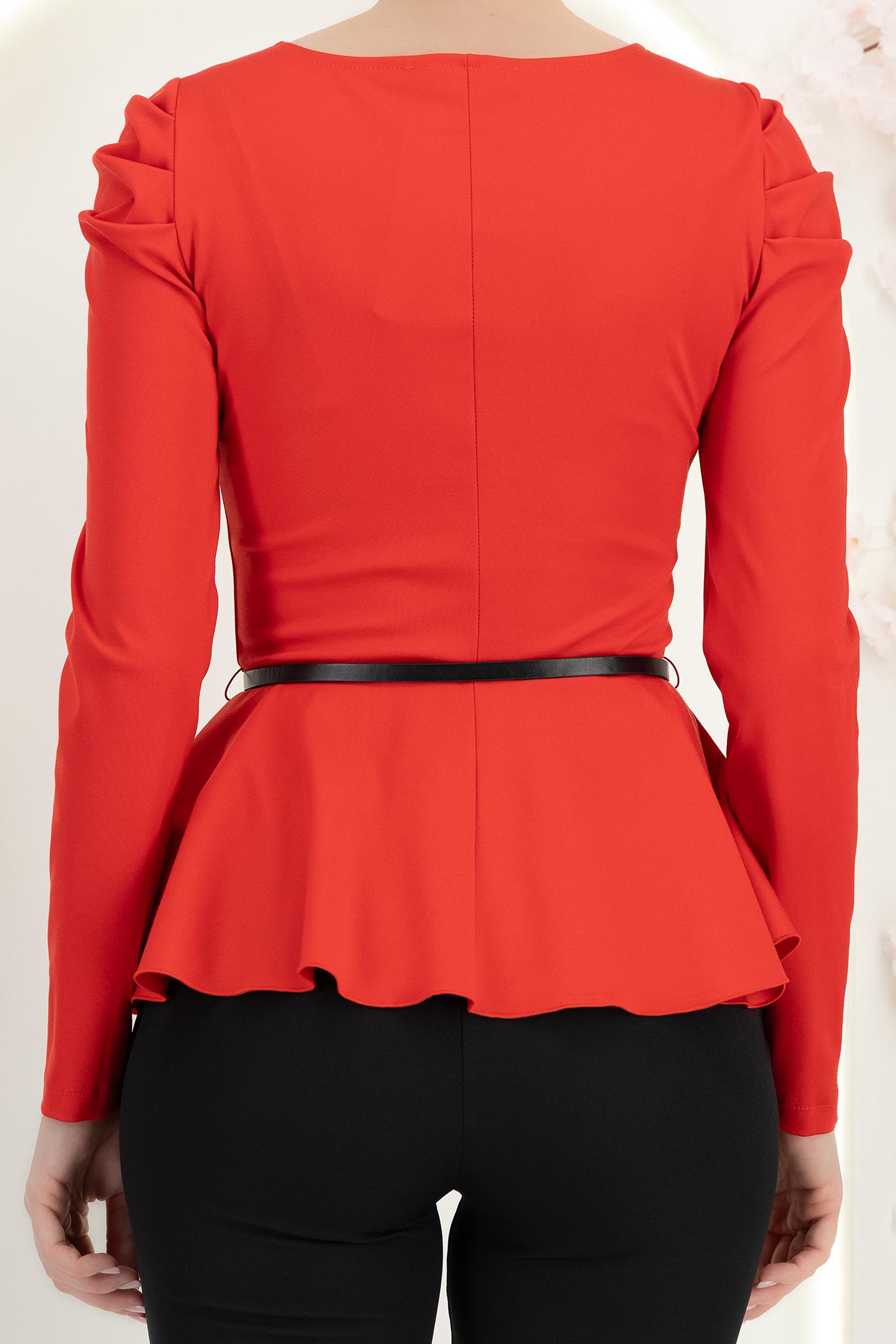 Piros, testhez simuló blúz peplummal és övvel - StarShinerS 6 - StarShinerS.hu