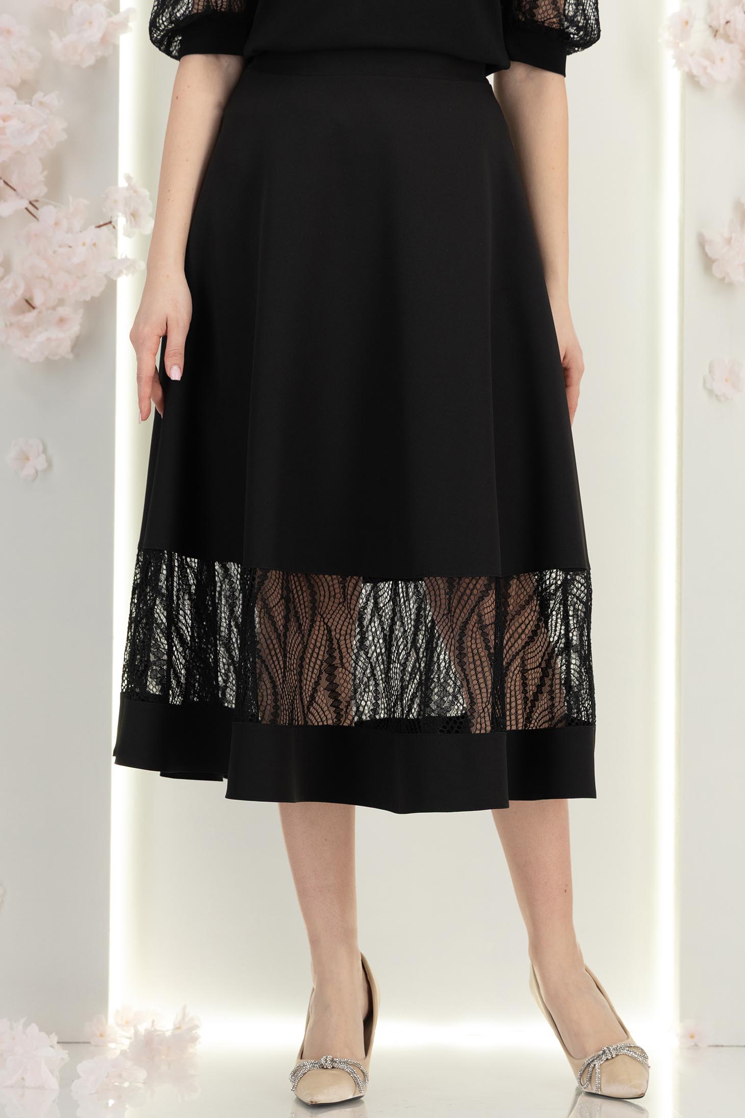 Fusta din stofa neagra midi in clos cu aplicatii de dantela - StarShinerS 4 - StarShinerS.ro