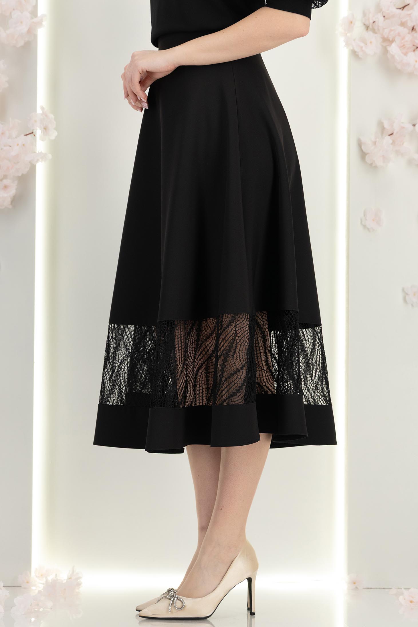 Fusta din stofa neagra midi in clos cu aplicatii de dantela - StarShinerS 3 - StarShinerS.ro