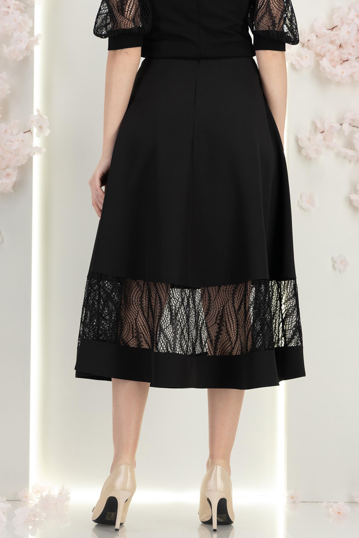 Fusta din stofa neagra midi in clos cu aplicatii de dantela - StarShinerS 5 - StarShinerS.ro