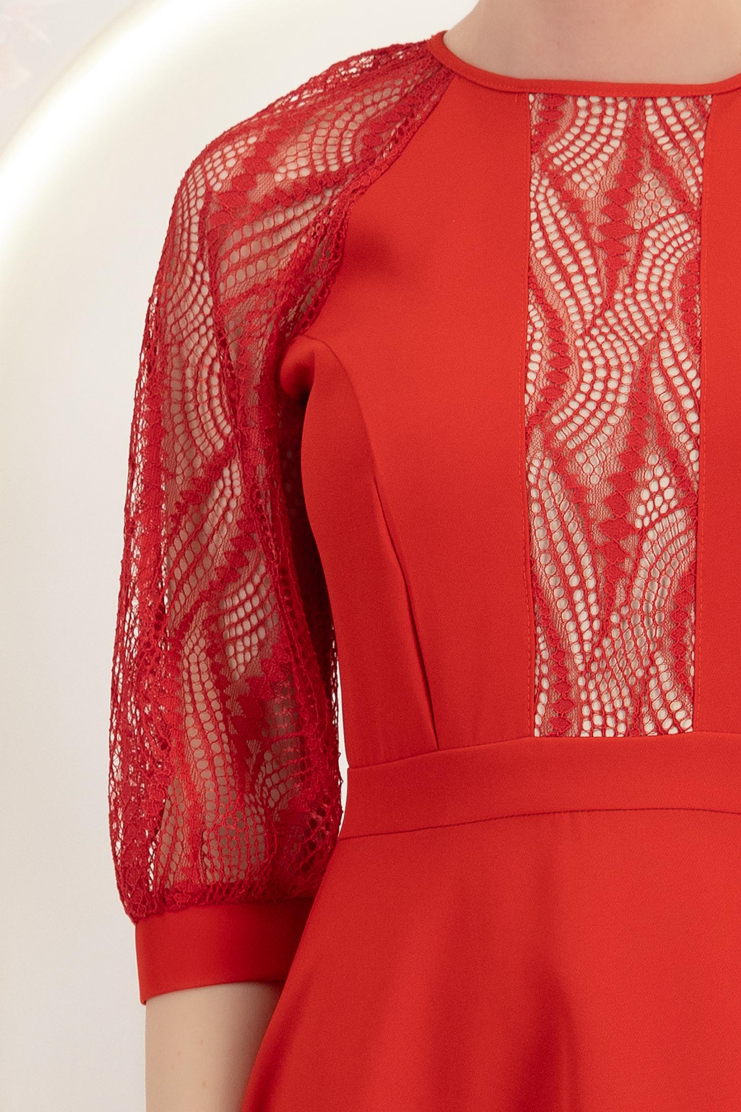 Piros midi hosszúságú szövetruha harangszabással és csipkeapplikációkkal - StarShinerS 4 - StarShinerS.hu