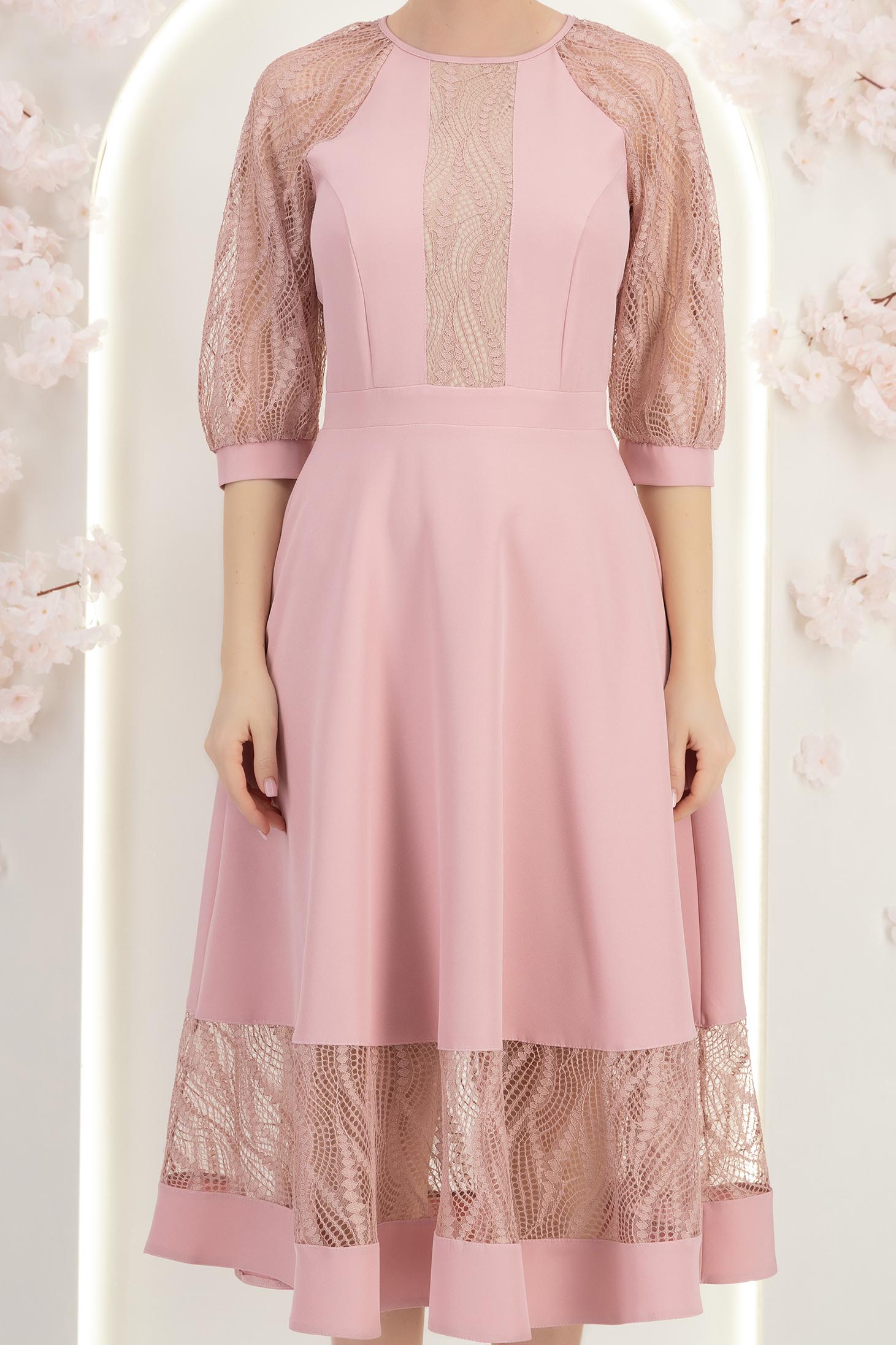 Rochie din stofa roz pudra midi in clos cu aplicatii de dantela - StarShinerS 5 - StarShinerS.ro