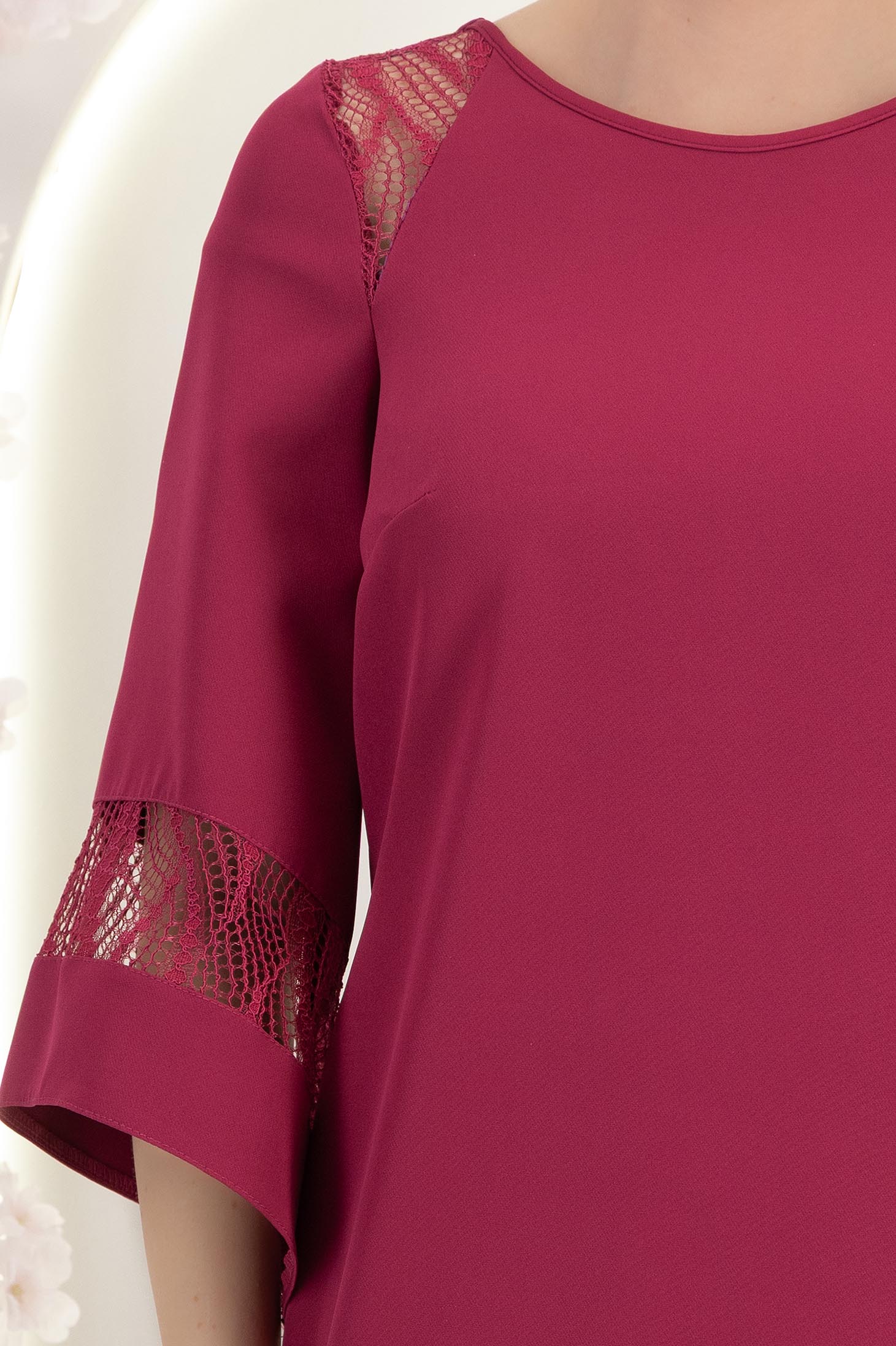 Rochie din stofa zmeura scurta cu un croi larg si aplicatii de dantela - StarShinerS 4 - StarShinerS.ro