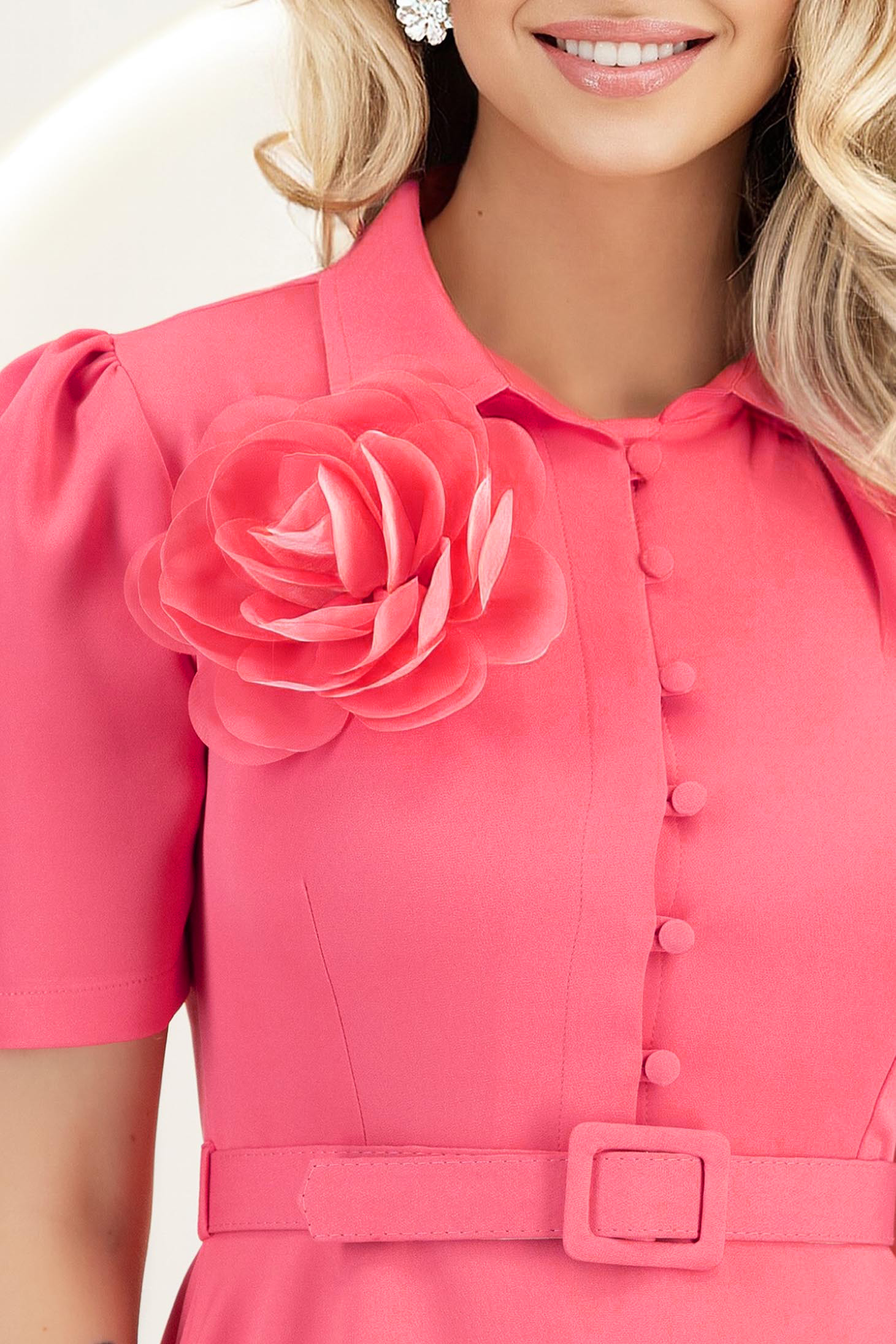 Brosa florala maxi roz din material fin la atingere 3 - StarShinerS.ro