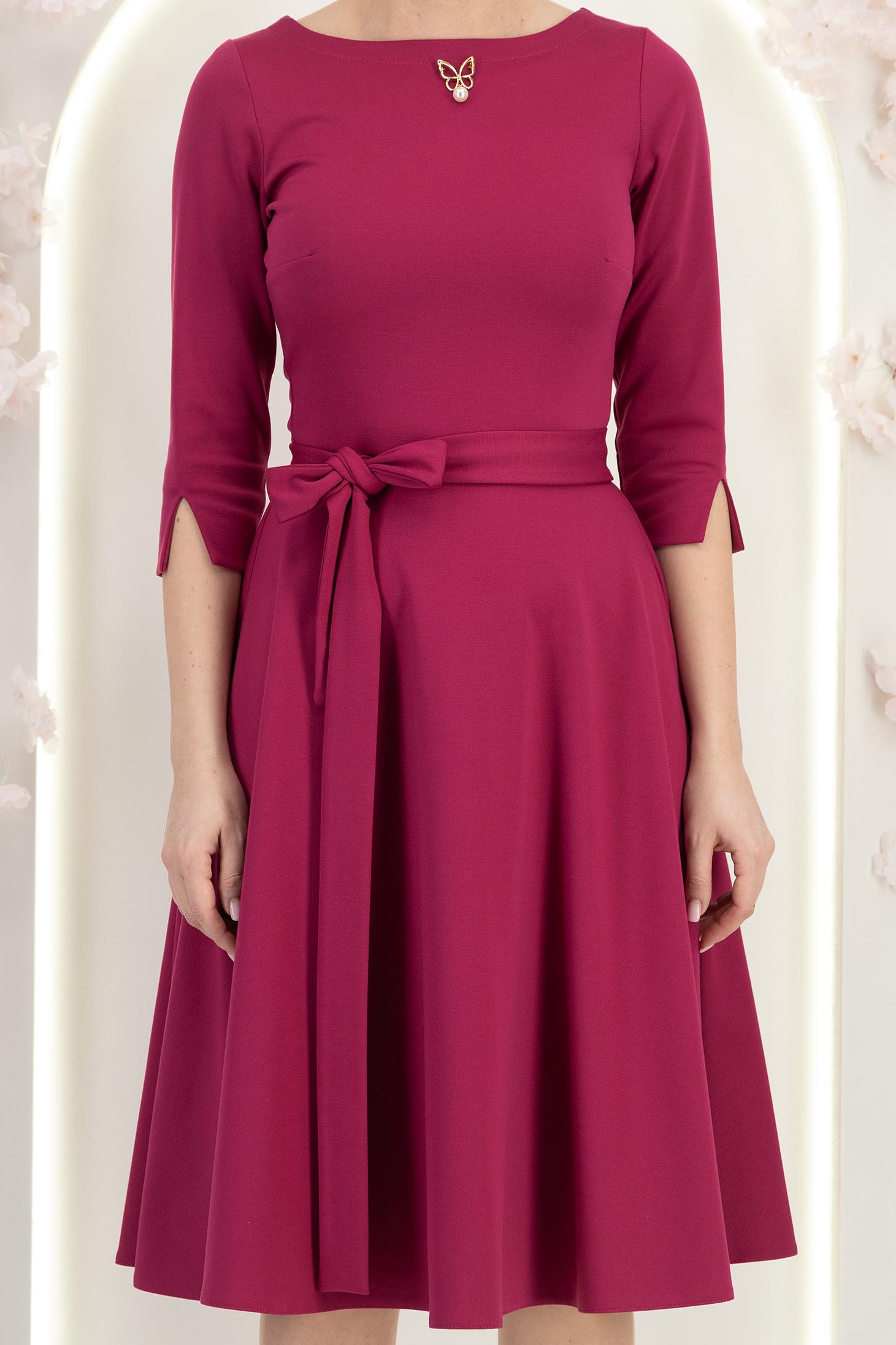 Rochie din jersey zmeura midi in clos accesorizata cu brosa - StarShinerS 7 - StarShinerS.ro