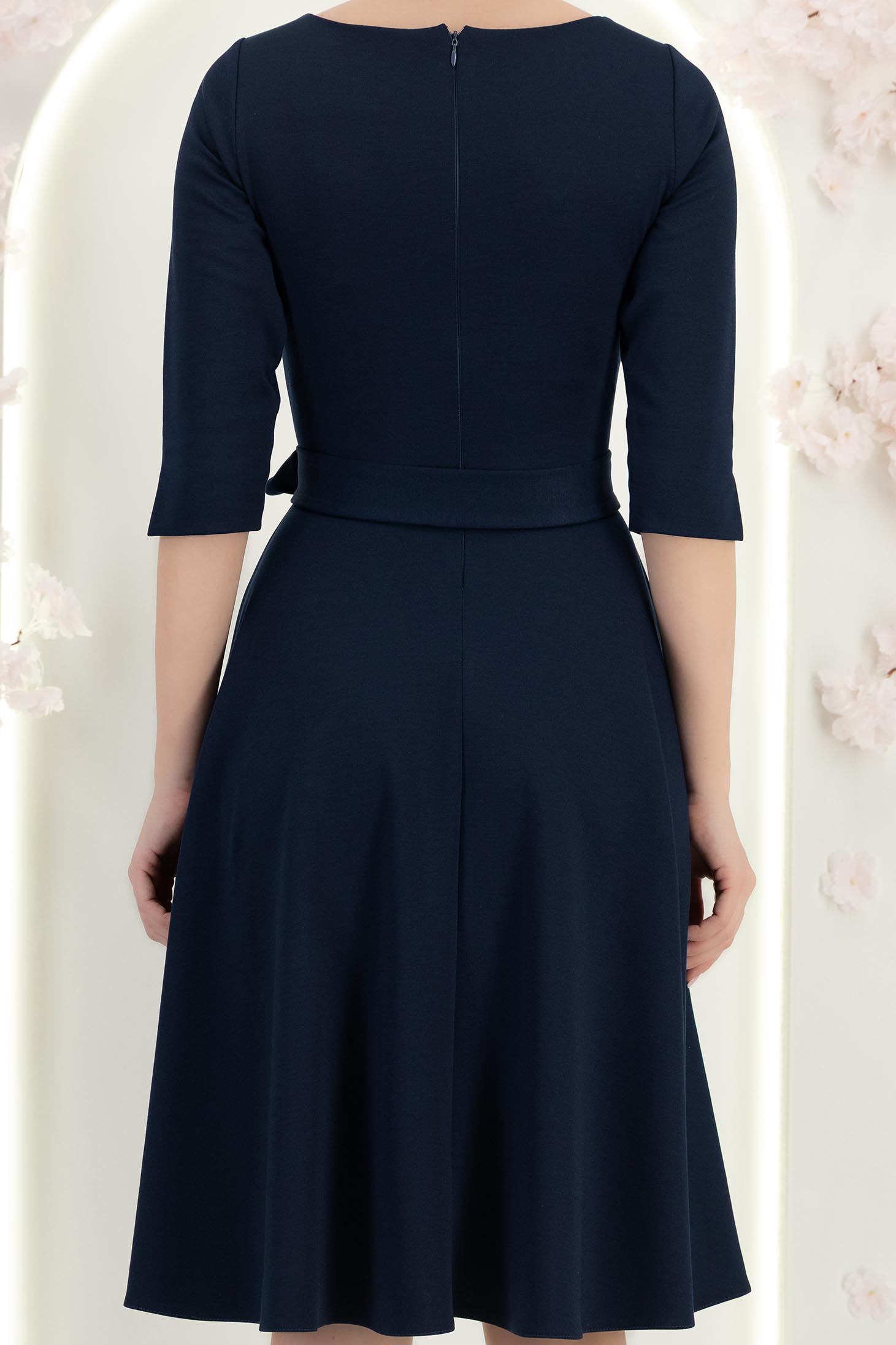 Rochie din jersey bleumarin midi in clos accesorizata cu brosa - StarShinerS 7 - StarShinerS.ro