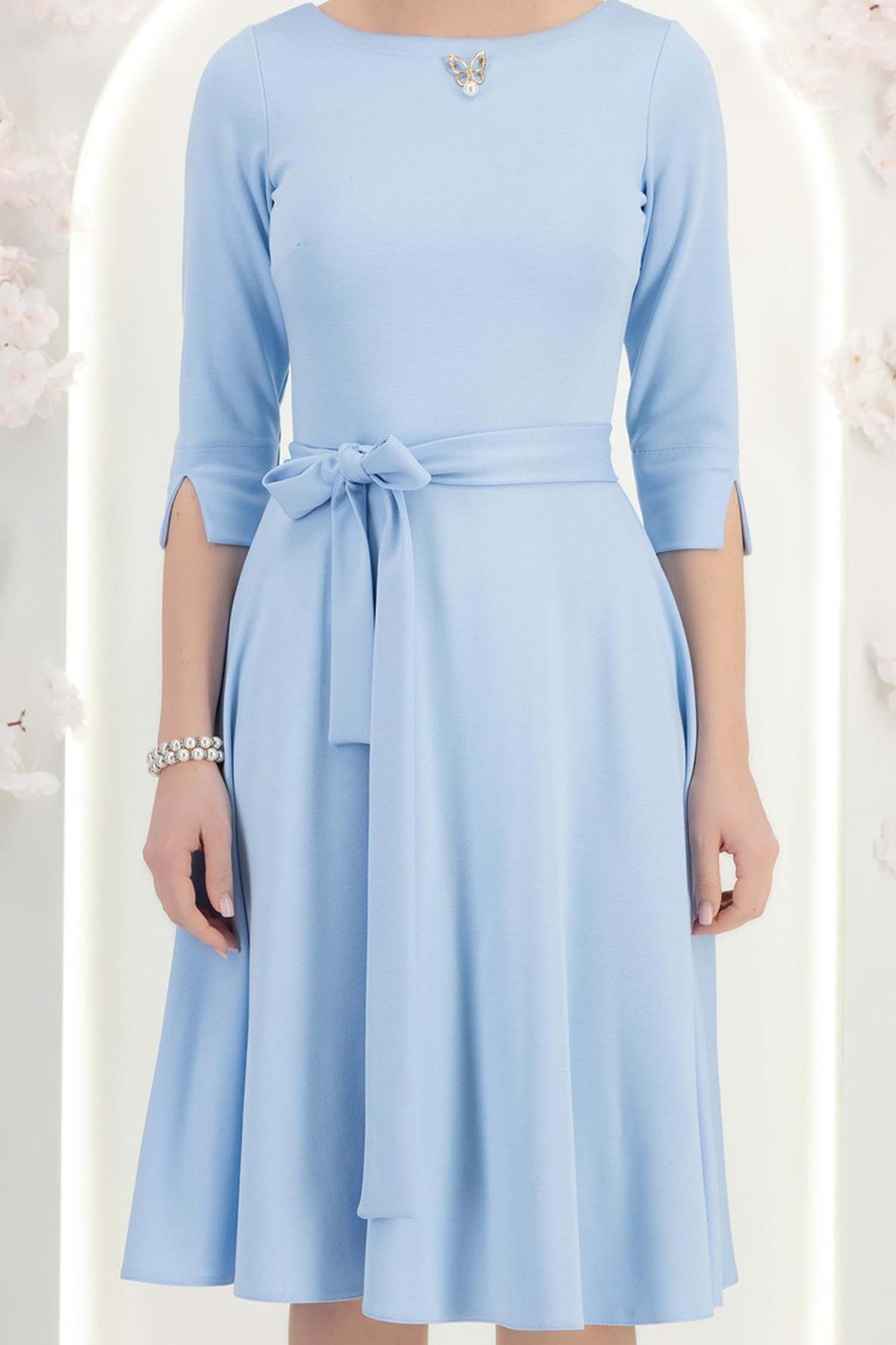 Rochie din jersey albastru-deschis midi in clos accesorizata cu brosa - StarShinerS 6 - StarShinerS.ro
