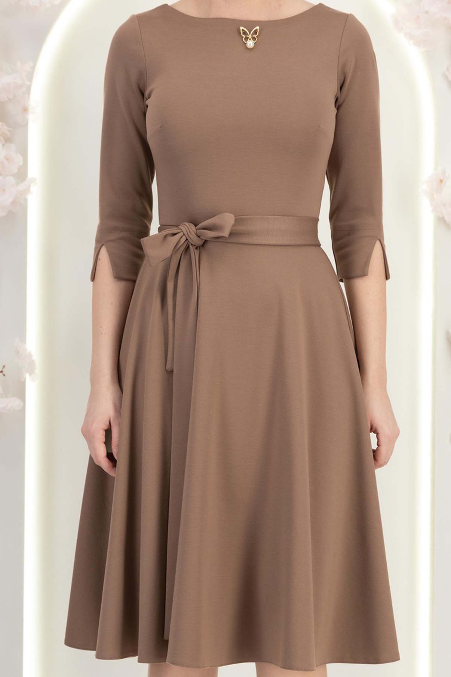 Rochie din jersey mocha midi in clos accesorizata cu brosa - StarShinerS 6 - StarShinerS.ro